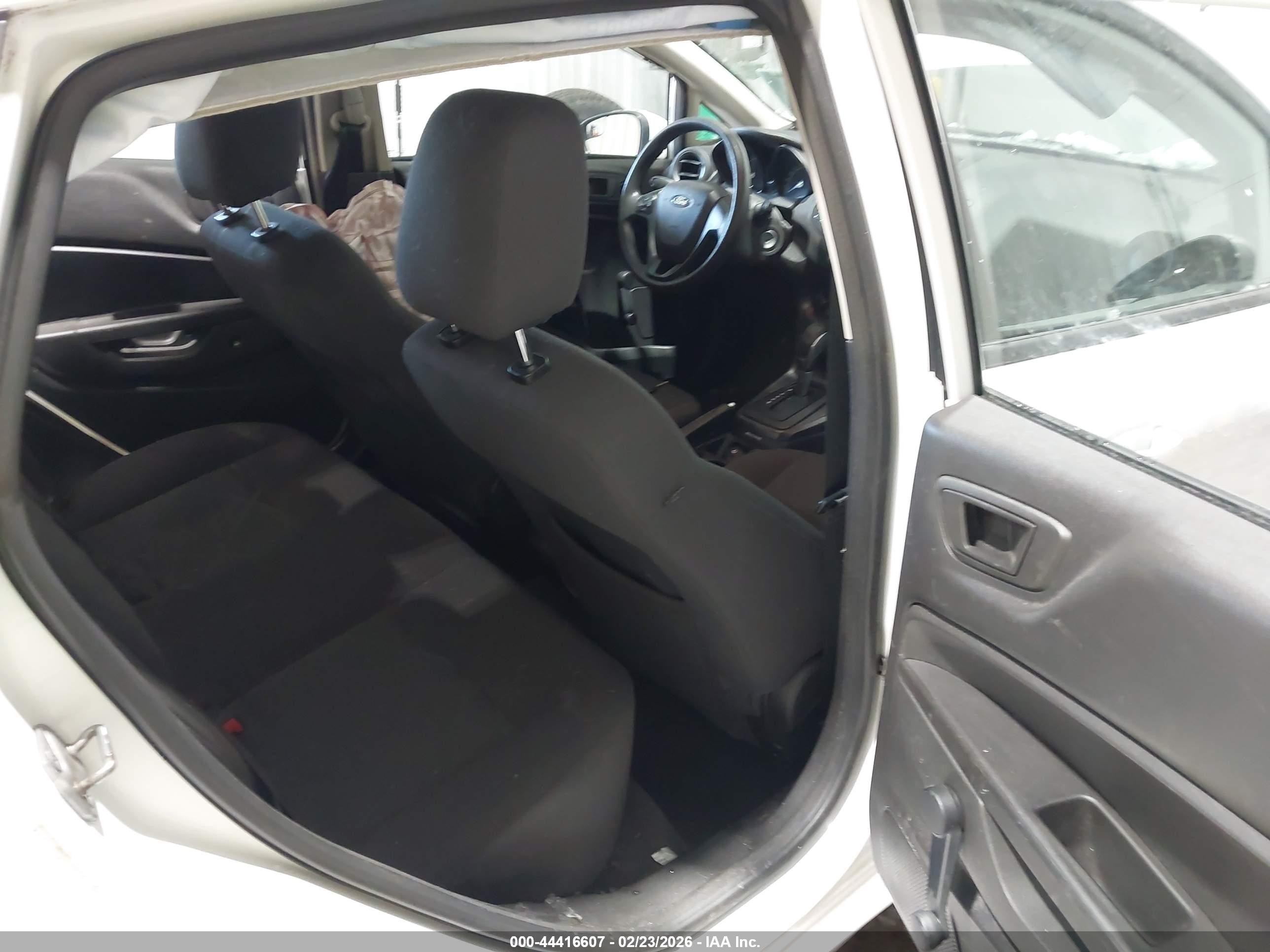 2014 Ford Fiesta S White vin: 3FADP4TJ2EM221327