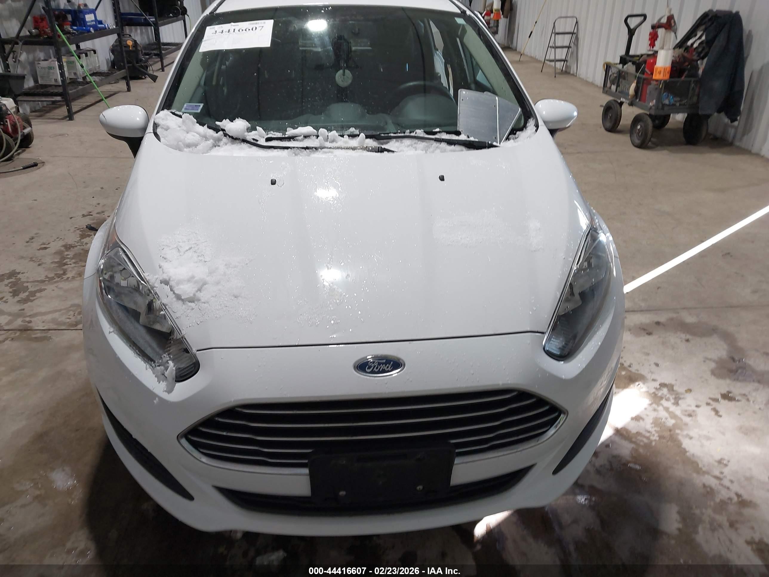 2014 Ford Fiesta S White vin: 3FADP4TJ2EM221327