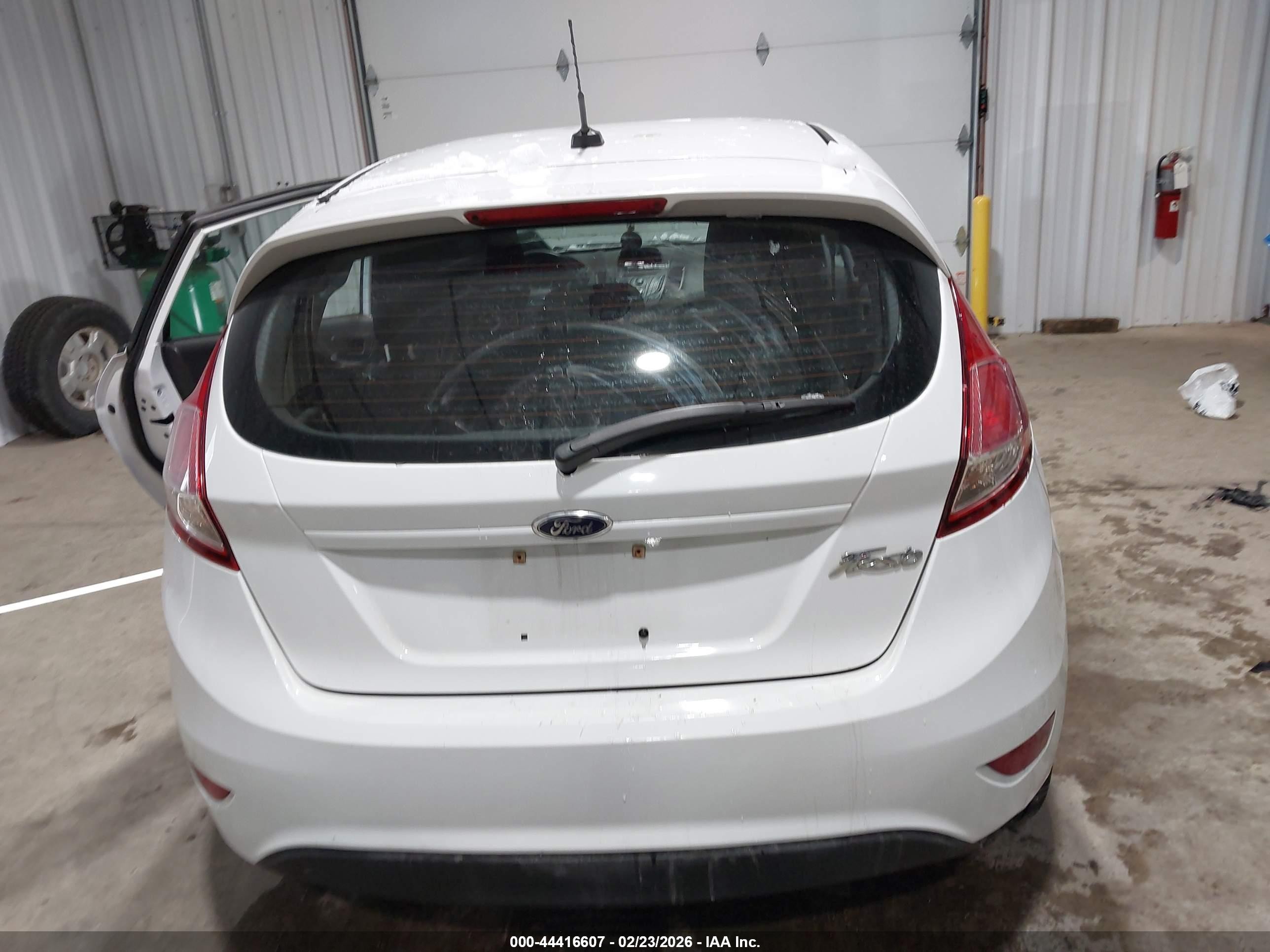 2014 Ford Fiesta S White vin: 3FADP4TJ2EM221327