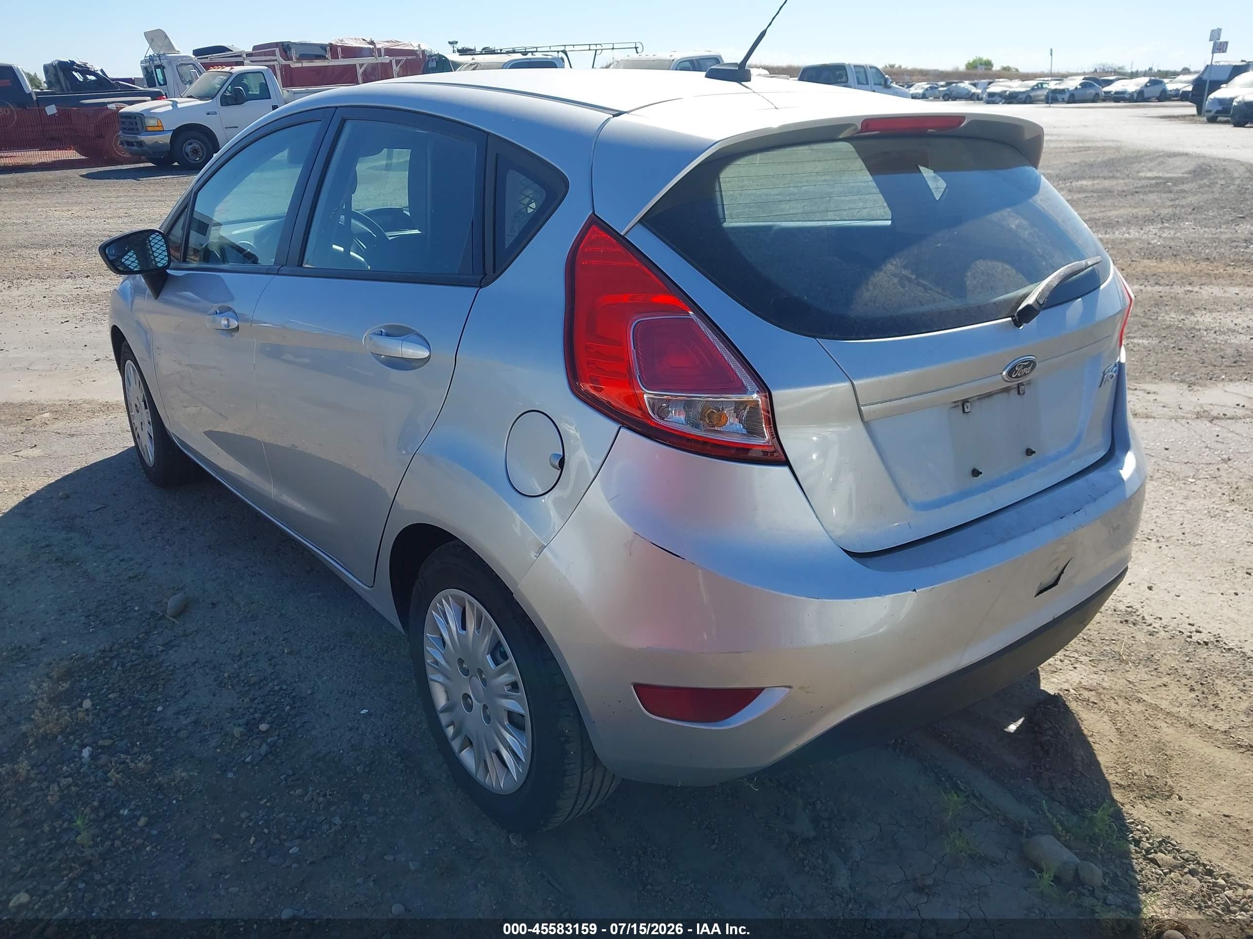 2015 Ford Fiesta S Silver vin: 3FADP4TJ2FM107801