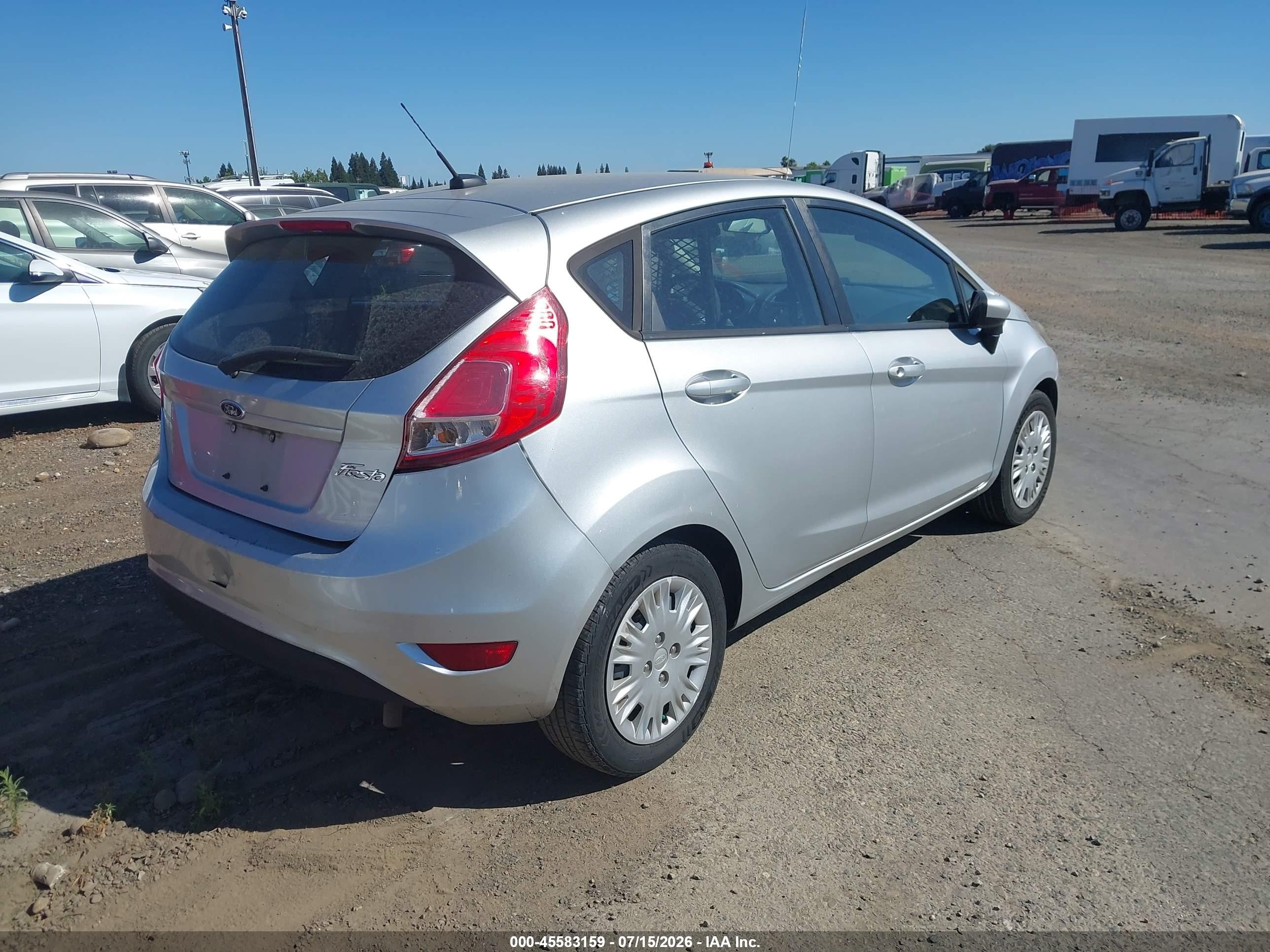 2015 Ford Fiesta S Silver vin: 3FADP4TJ2FM107801