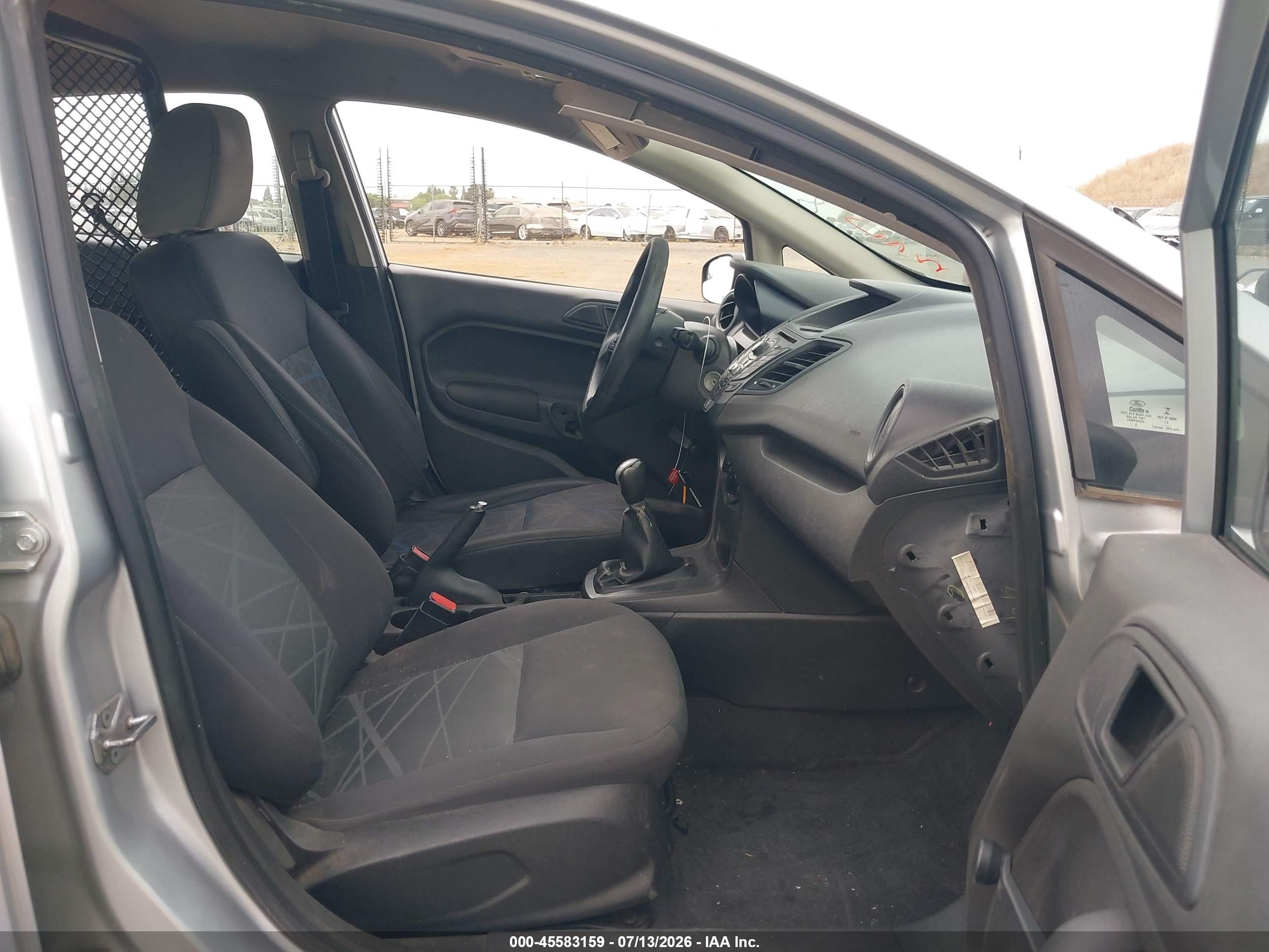 2015 Ford Fiesta S Silver vin: 3FADP4TJ2FM107801
