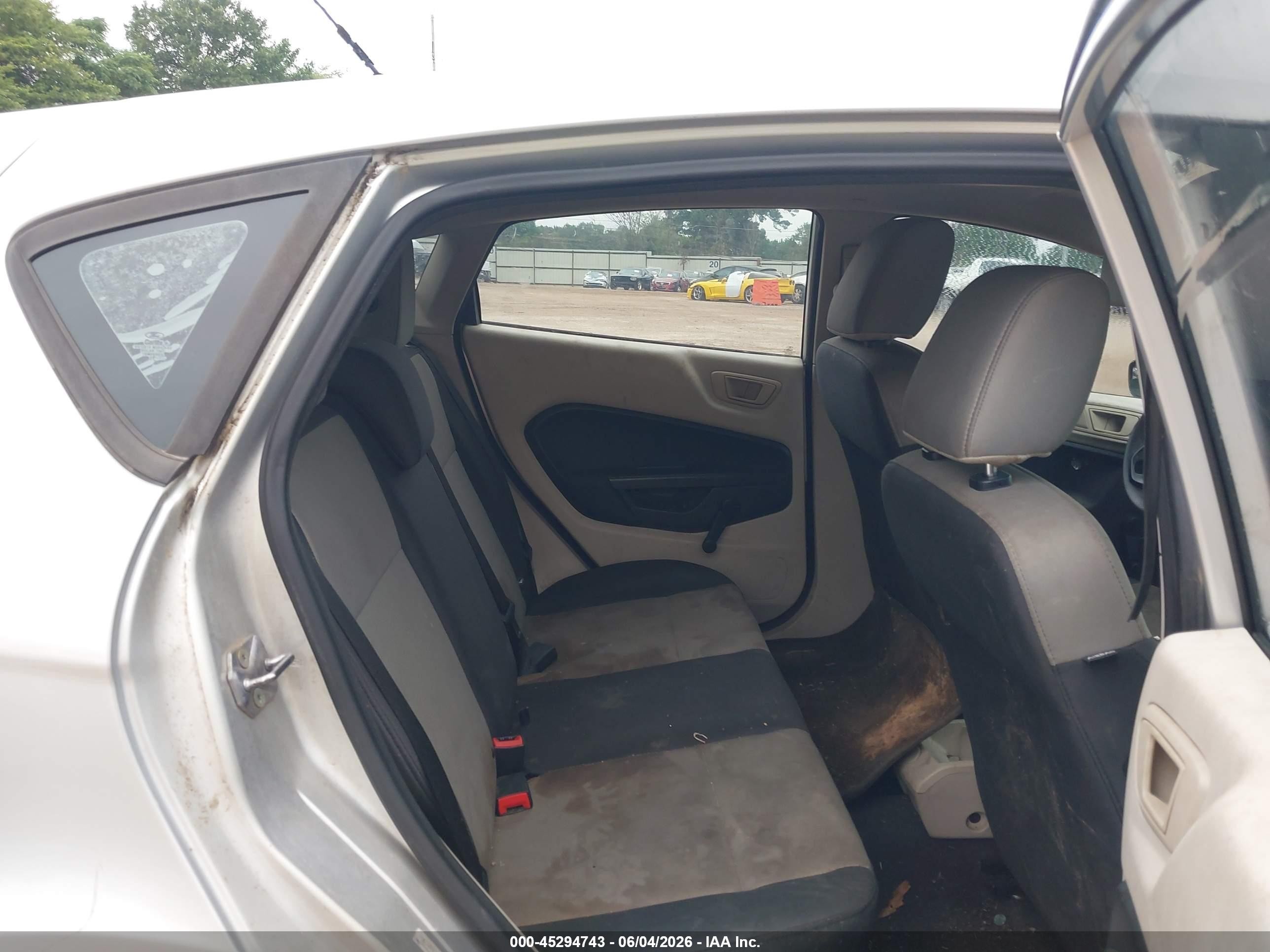 2013 Ford Fiesta S Silver vin: 3FADP4TJ3DM155949