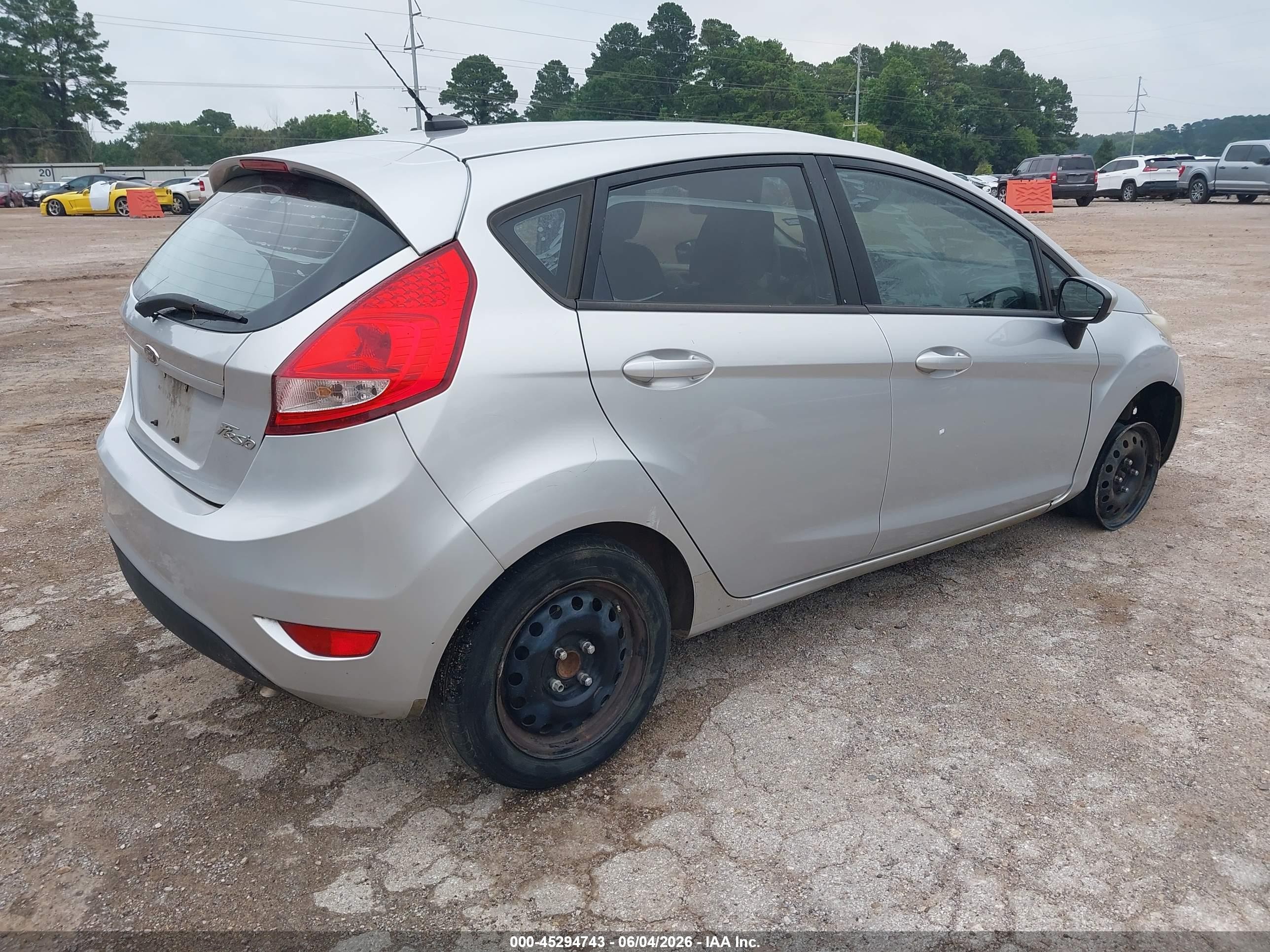 2013 Ford Fiesta S Silver vin: 3FADP4TJ3DM155949