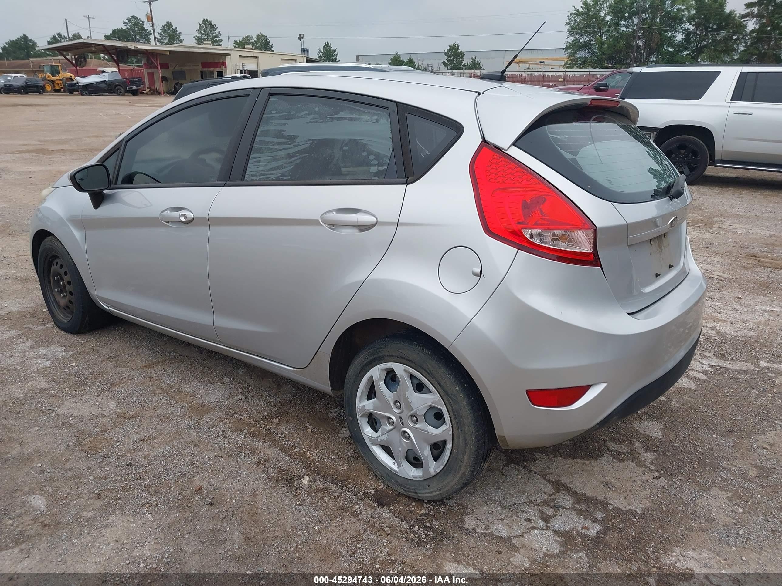 2013 Ford Fiesta S Silver vin: 3FADP4TJ3DM155949