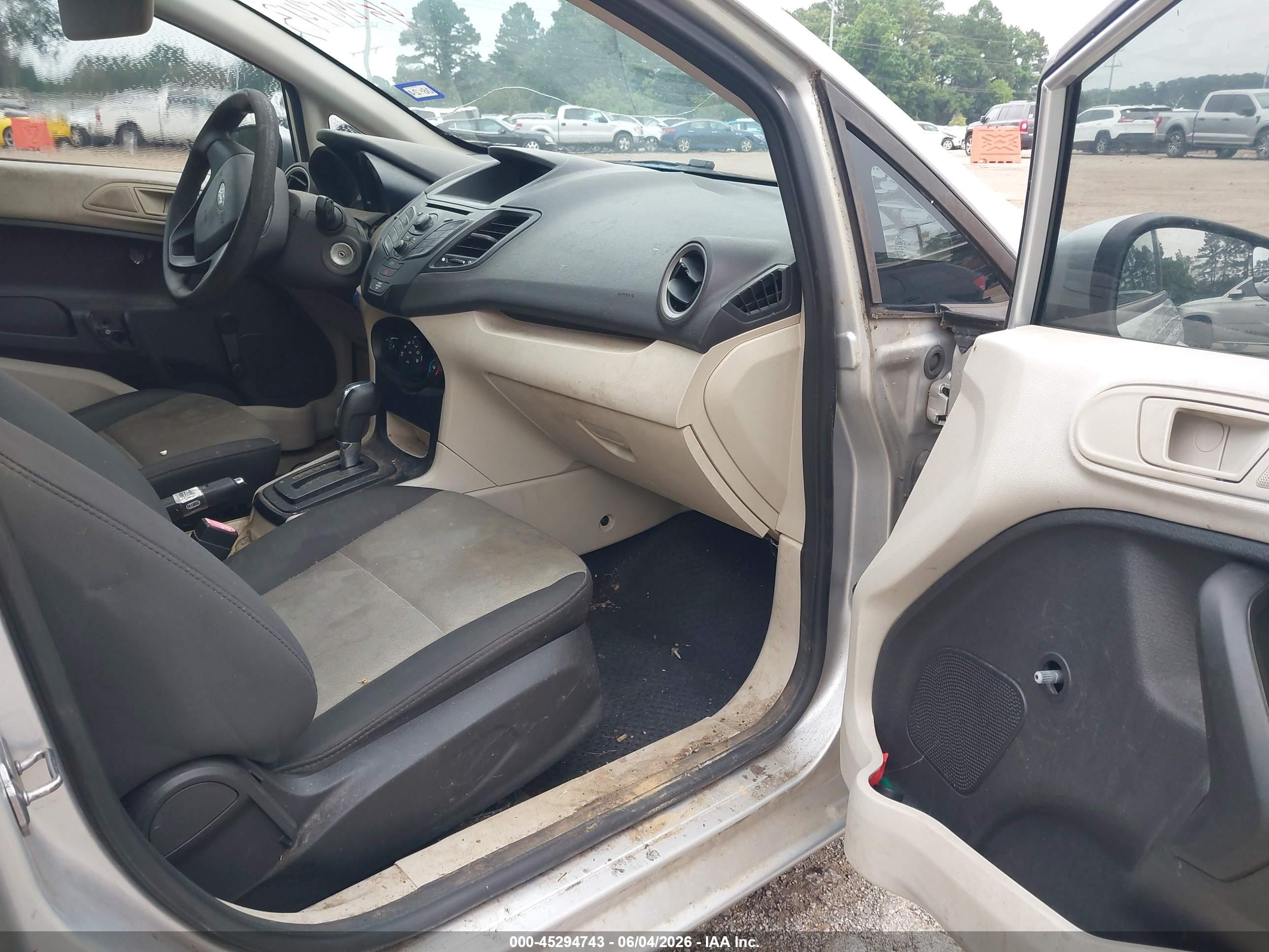 2013 Ford Fiesta S Silver vin: 3FADP4TJ3DM155949