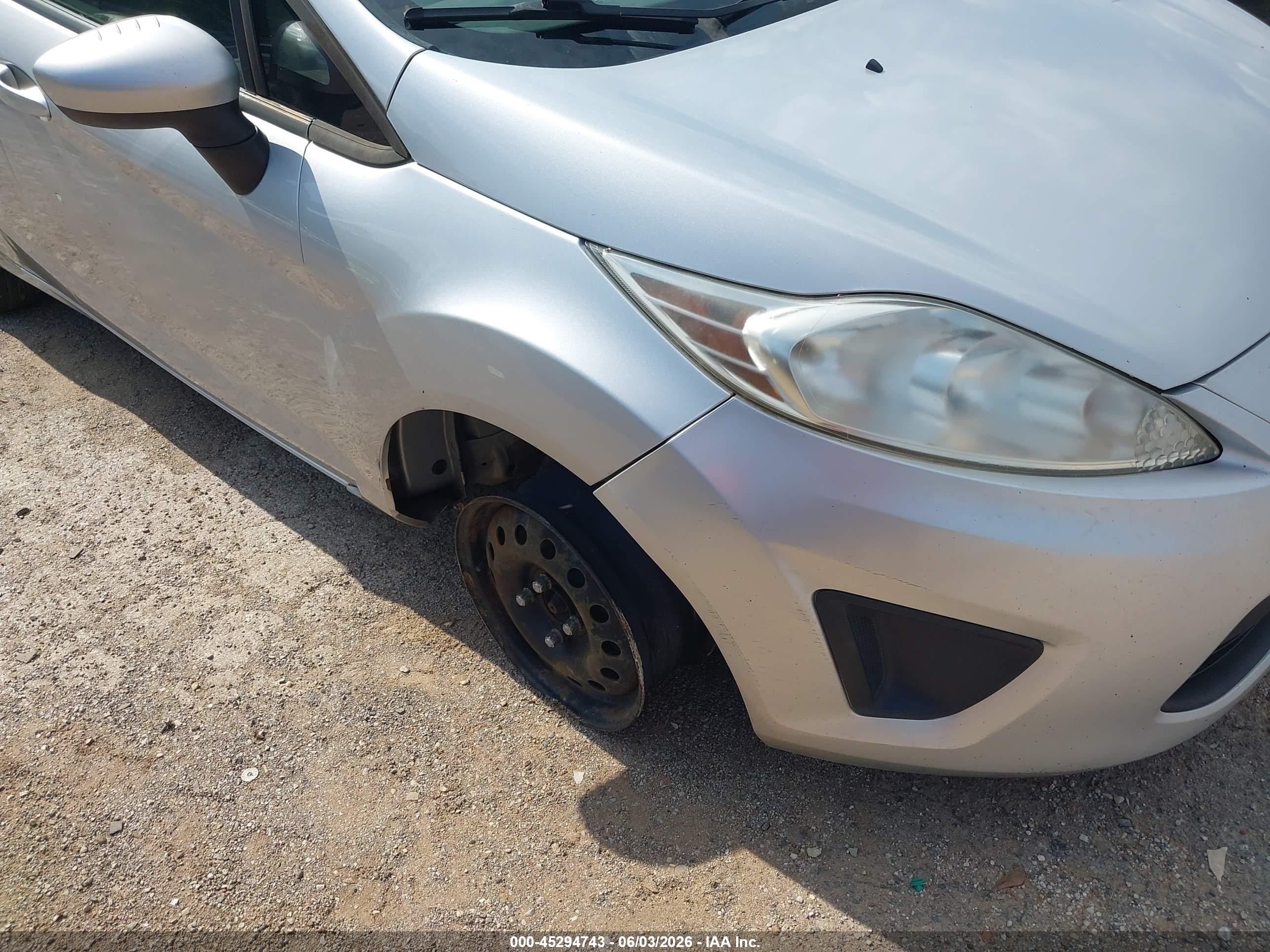 2013 Ford Fiesta S Silver vin: 3FADP4TJ3DM155949