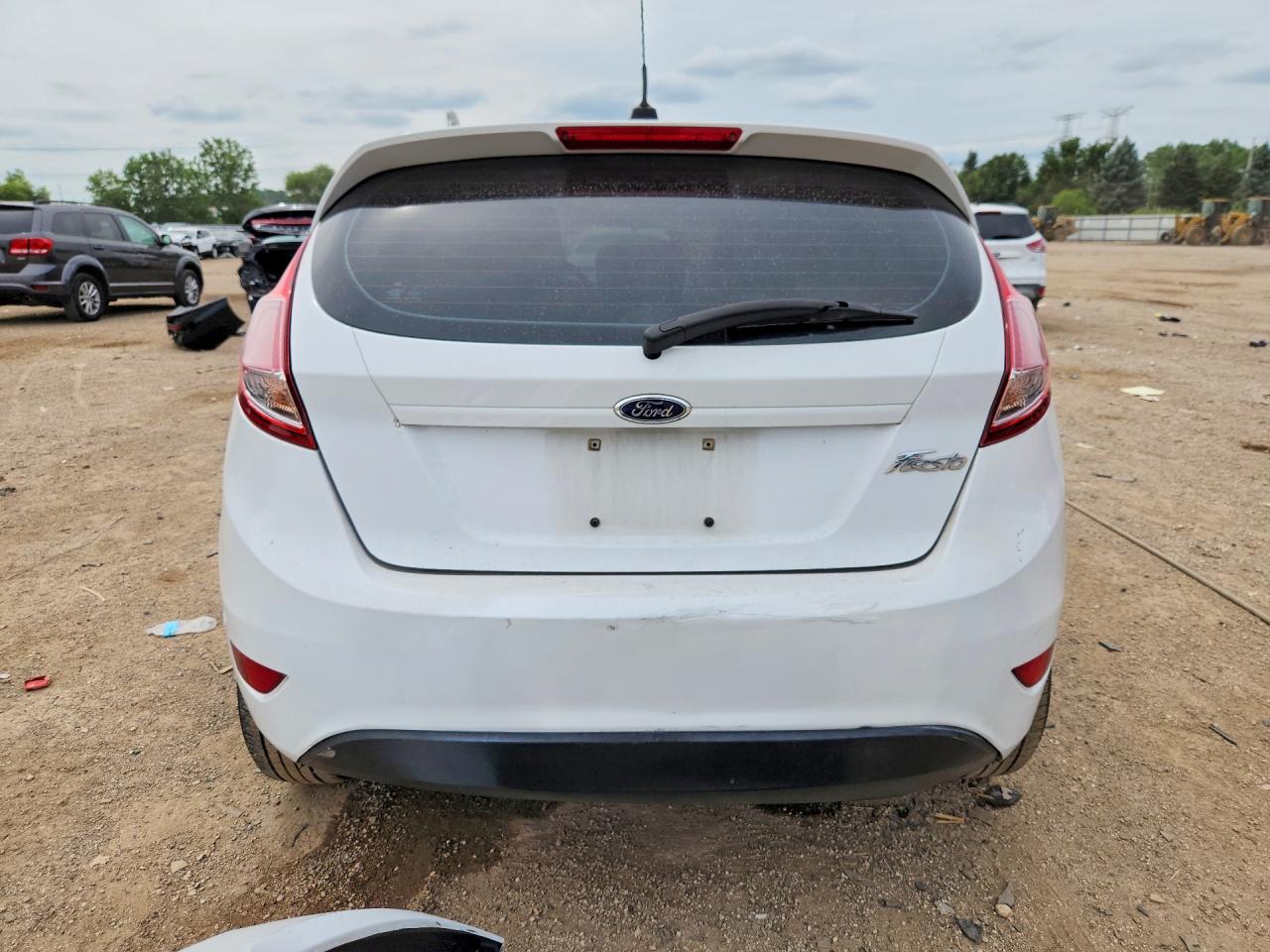 2014 Ford Fiesta S White vin: 3FADP4TJ3EM189715