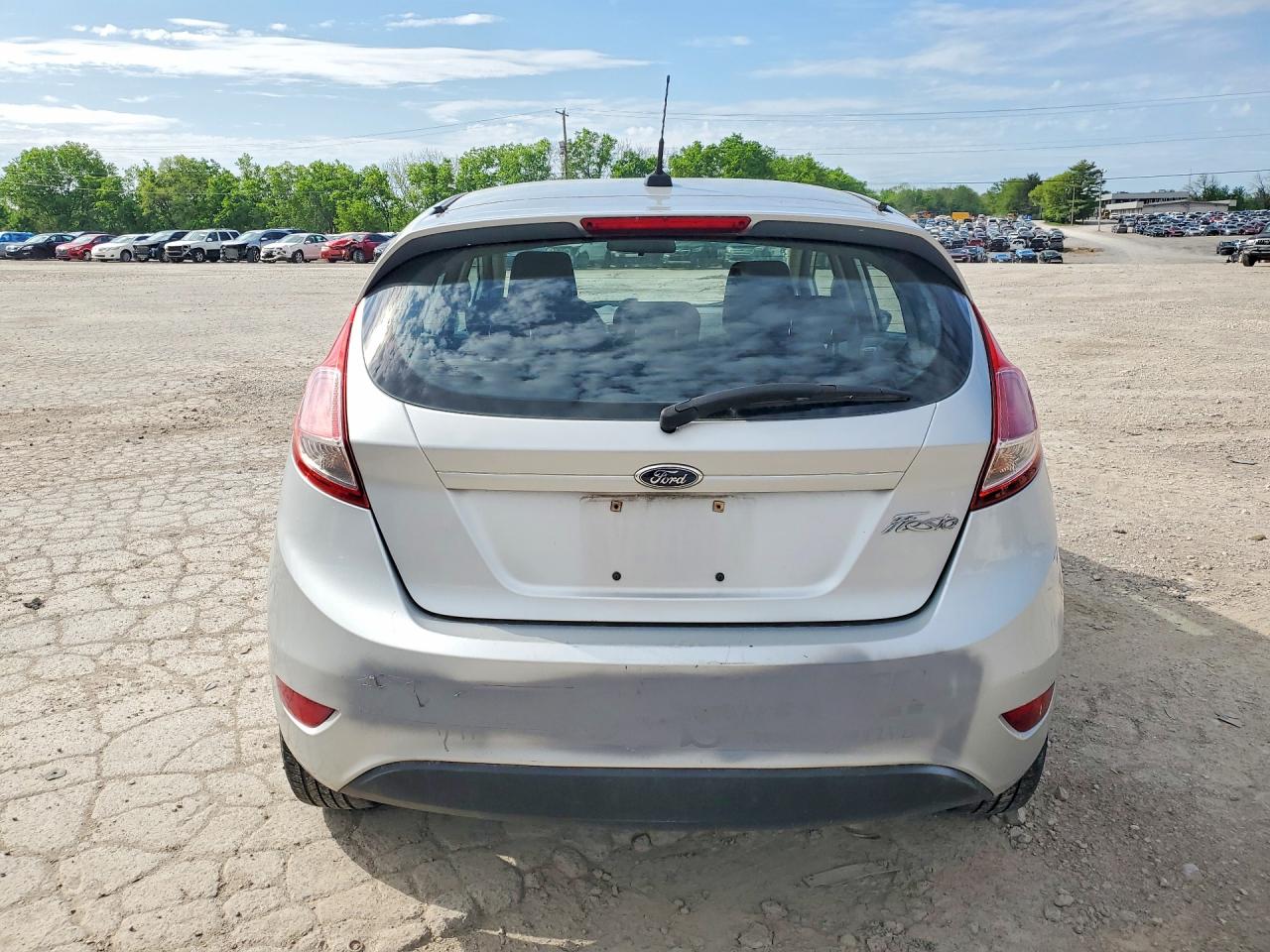 2014 Ford Fiesta S Silver vin: 3FADP4TJ4EM221300
