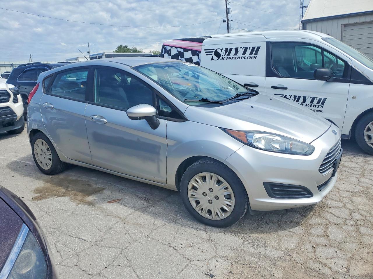 2014 Ford Fiesta S Silver vin: 3FADP4TJ4EM221300