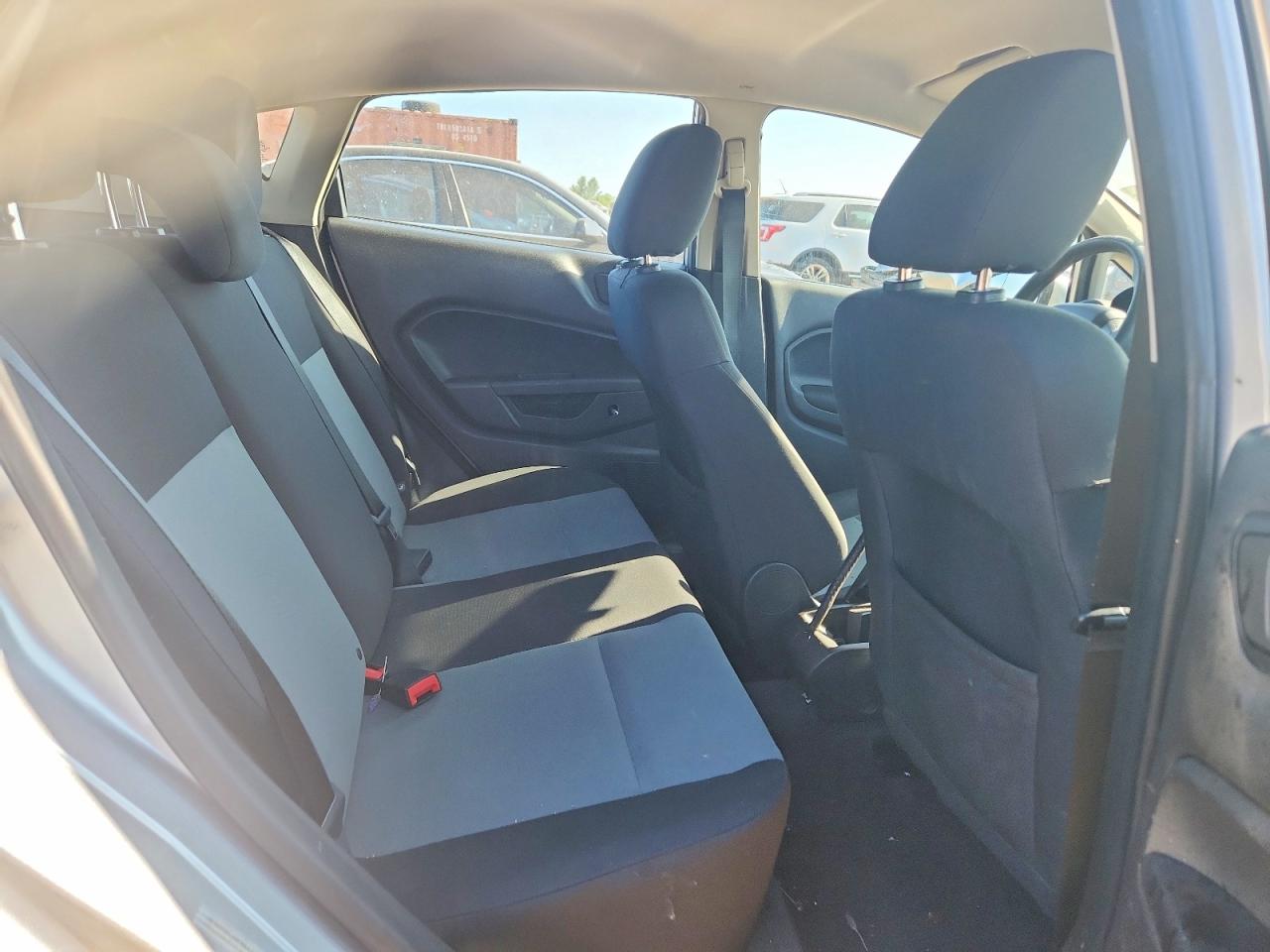 2015 Ford Fiesta S Silver vin: 3FADP4TJ4FM167059