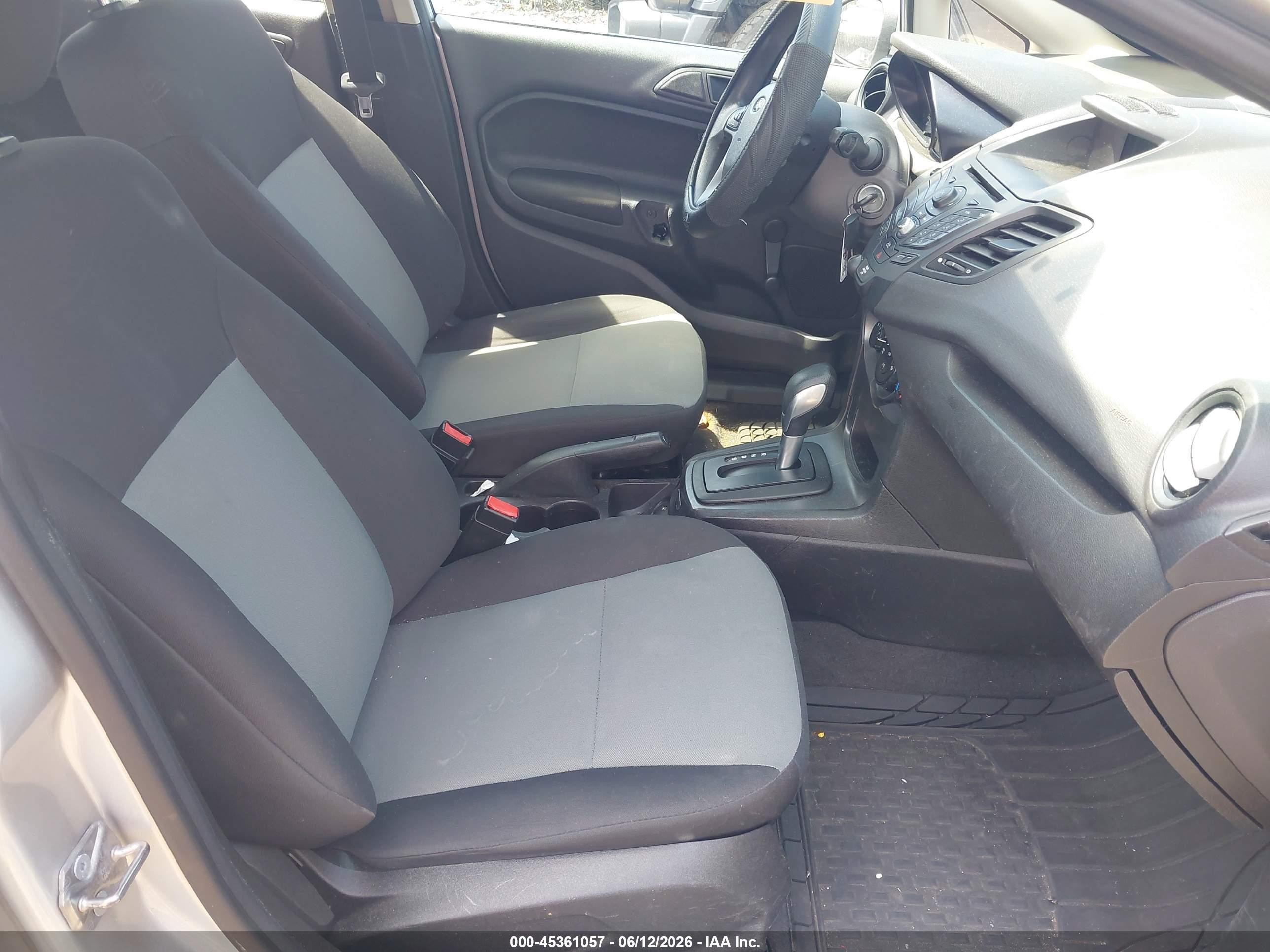 2015 Ford Fiesta S Silver vin: 3FADP4TJ4FM179745
