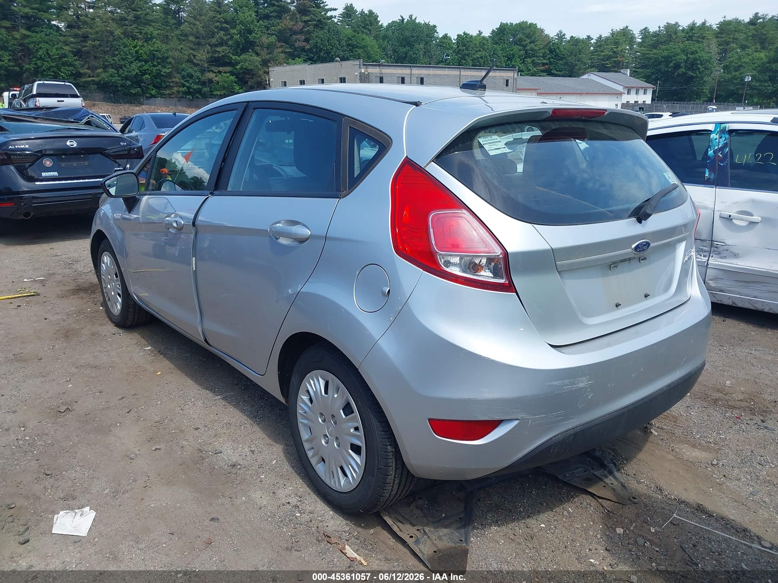 2015 Ford Fiesta S Silver vin: 3FADP4TJ4FM179745