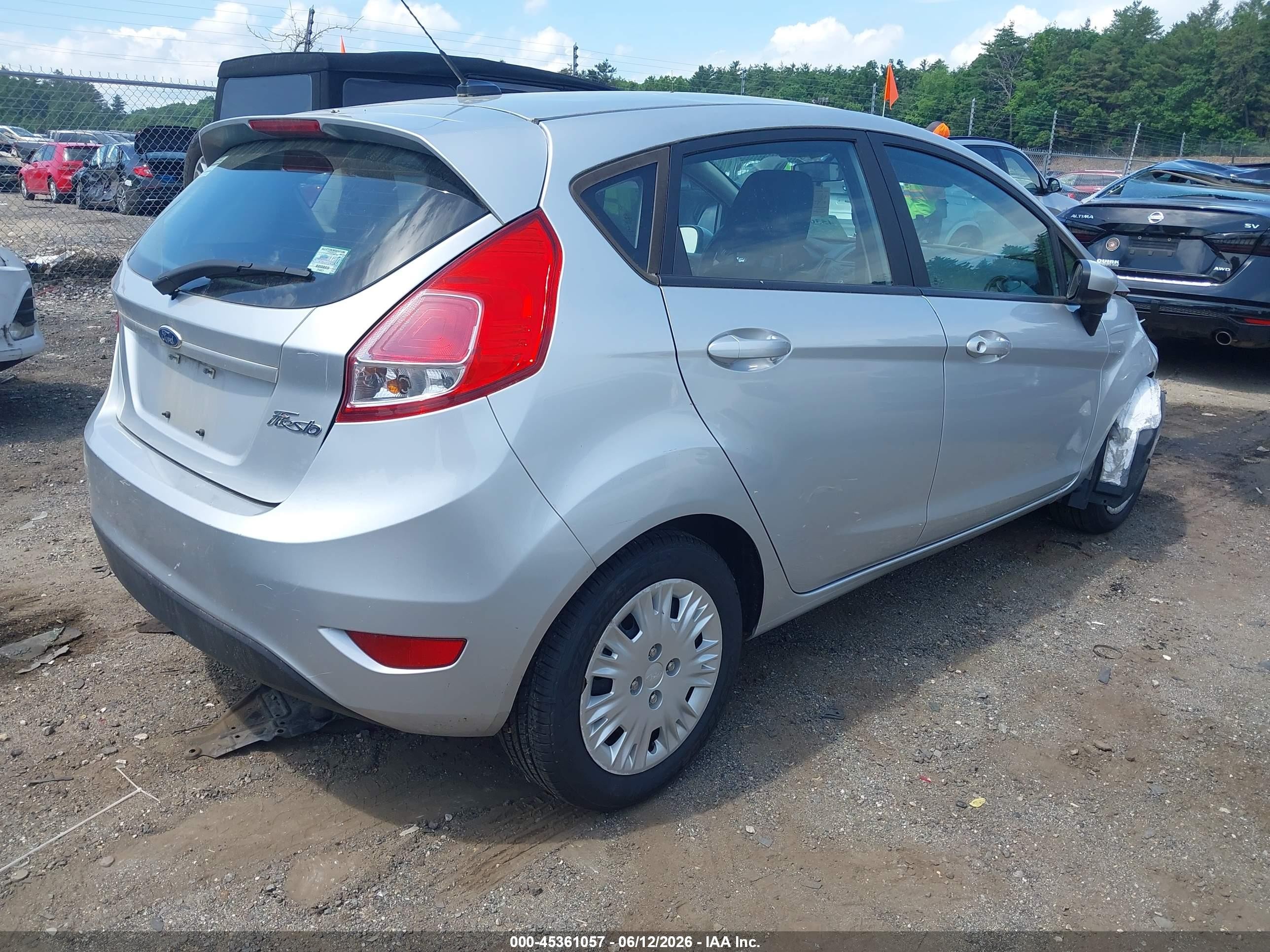 2015 Ford Fiesta S Silver vin: 3FADP4TJ4FM179745