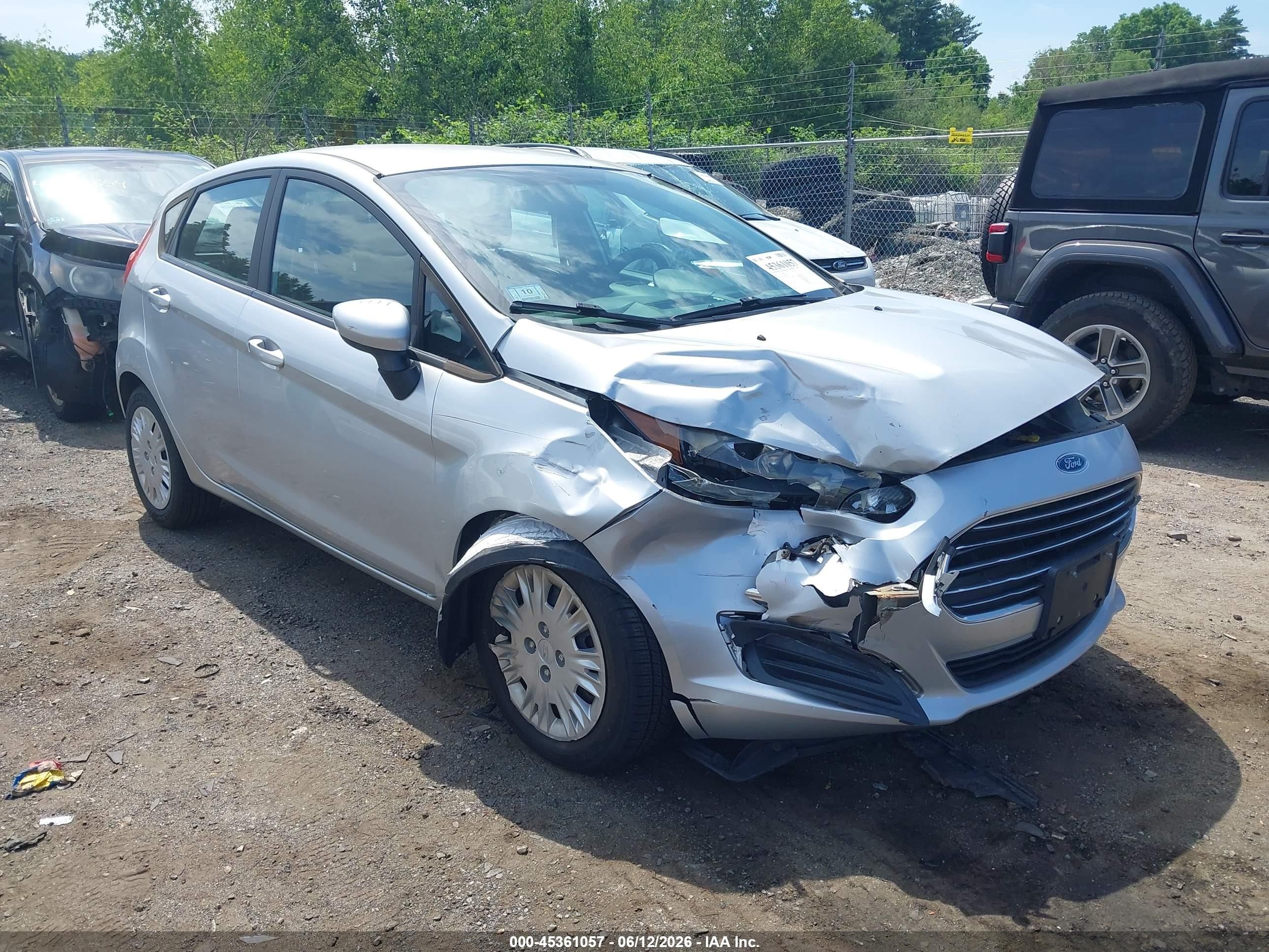 2015 Ford Fiesta S Silver vin: 3FADP4TJ4FM179745