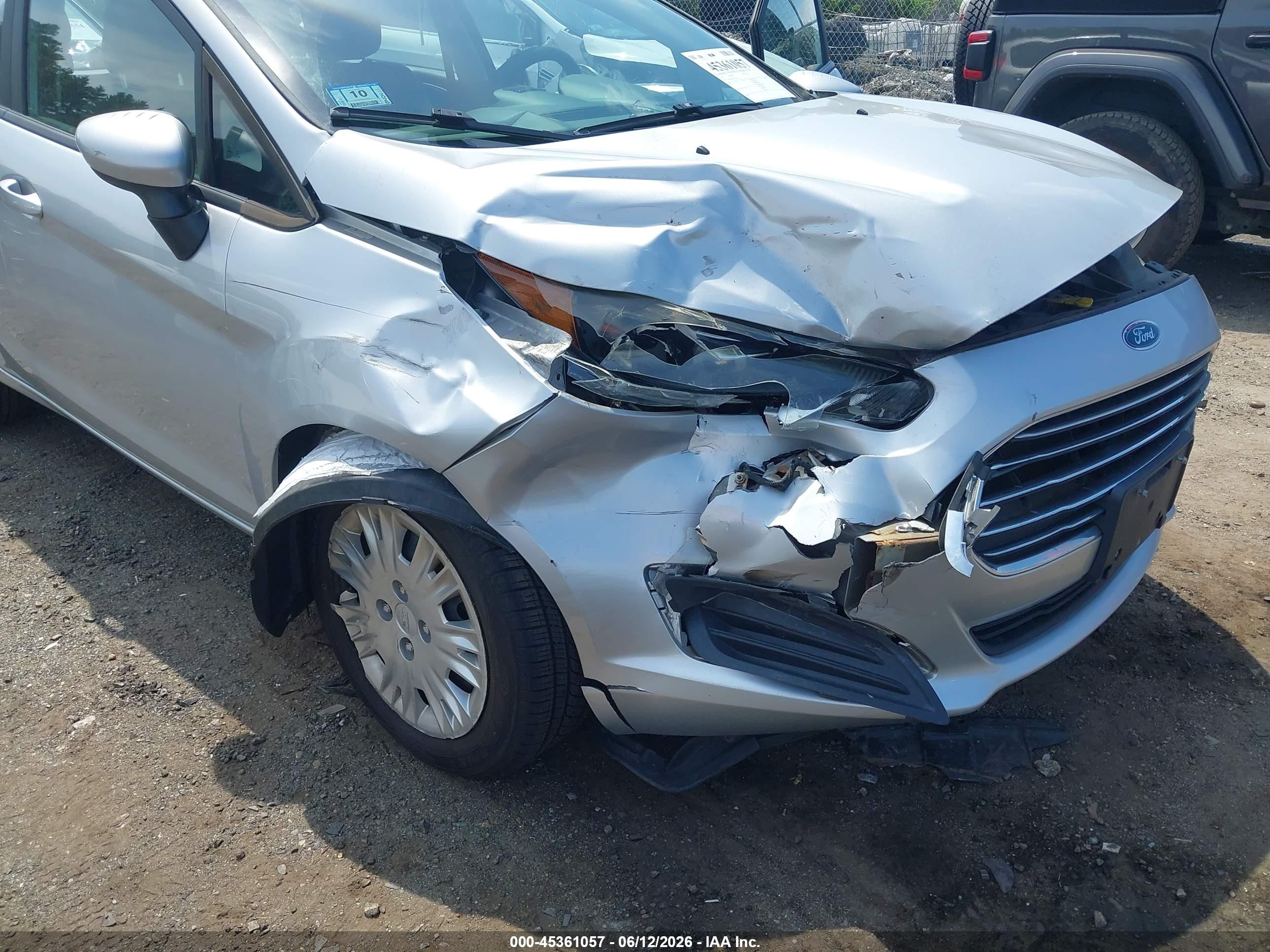 2015 Ford Fiesta S Silver vin: 3FADP4TJ4FM179745