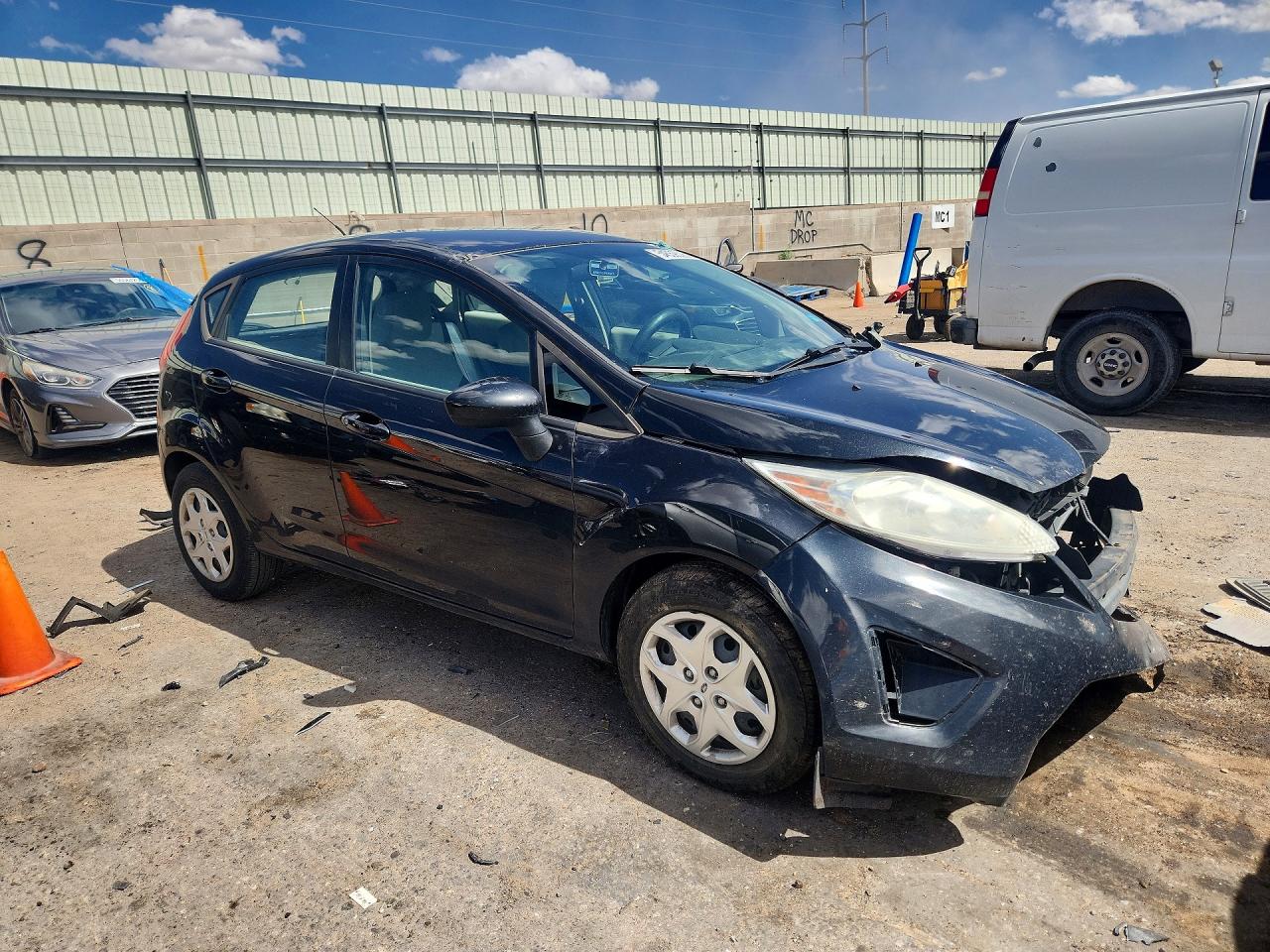 2013 Ford Fiesta S Черный vin: 3FADP4TJ8DM199087