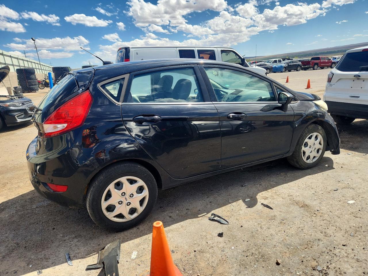 2013 Ford Fiesta S Черный vin: 3FADP4TJ8DM199087