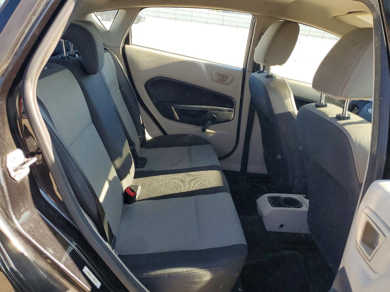 2013 Ford Fiesta S Угольный vin: 3FADP4TJ8DM226580