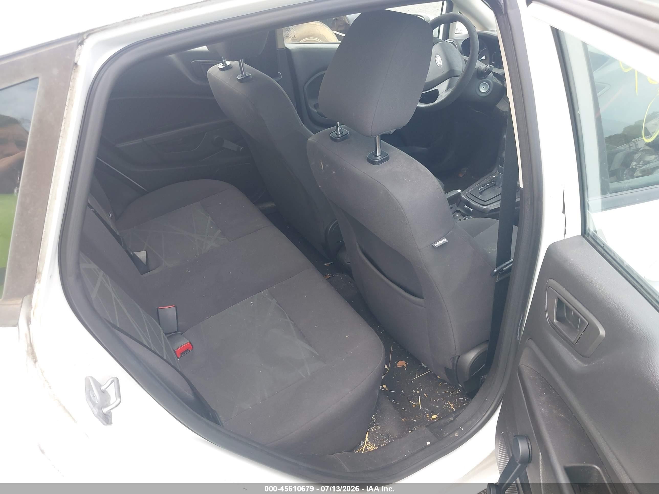 2014 Ford Fiesta S Белый vin: 3FADP4TJ8EM147945