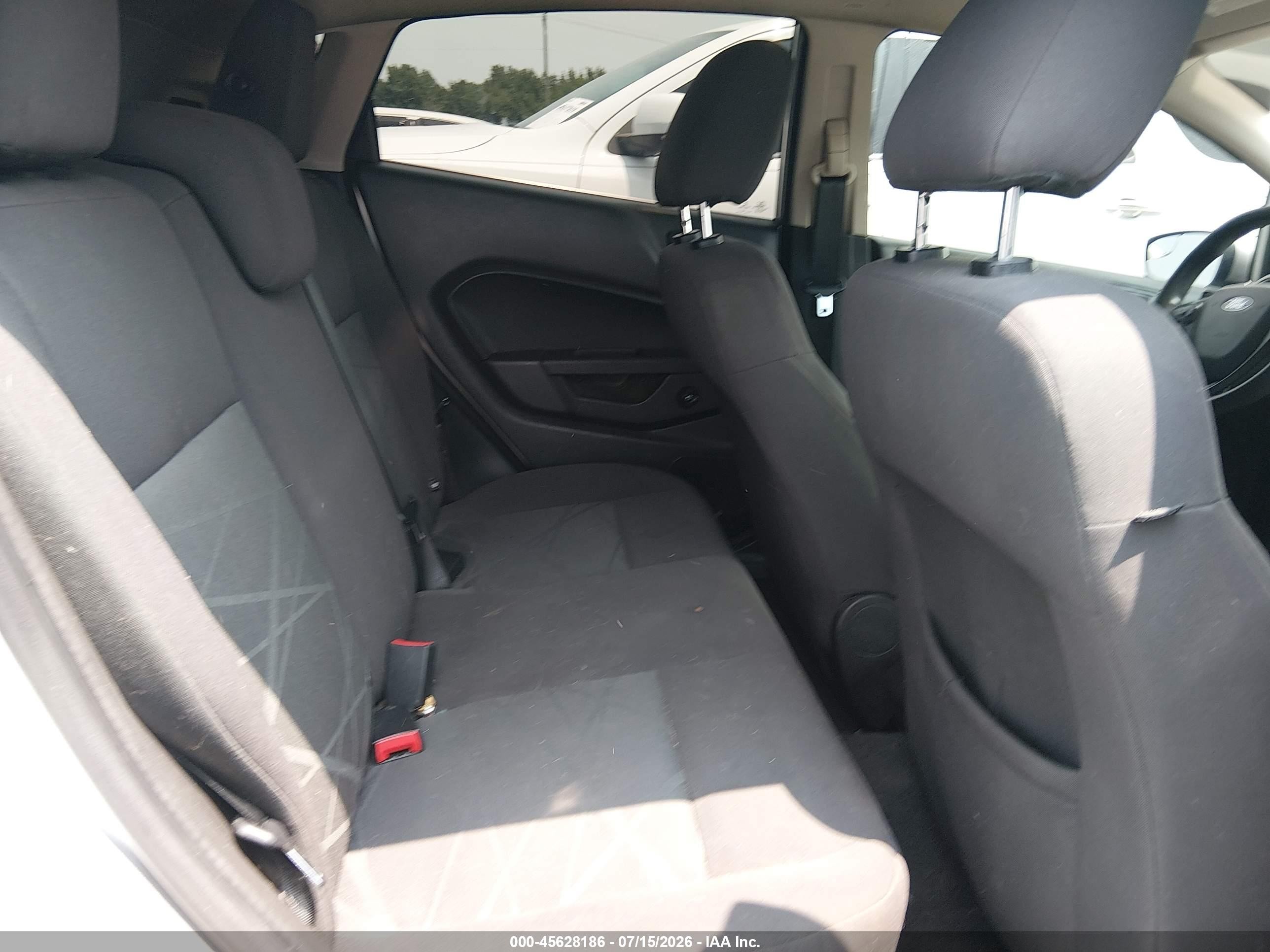 2014 Ford Fiesta S Silver vin: 3FADP4TJ8EM148173