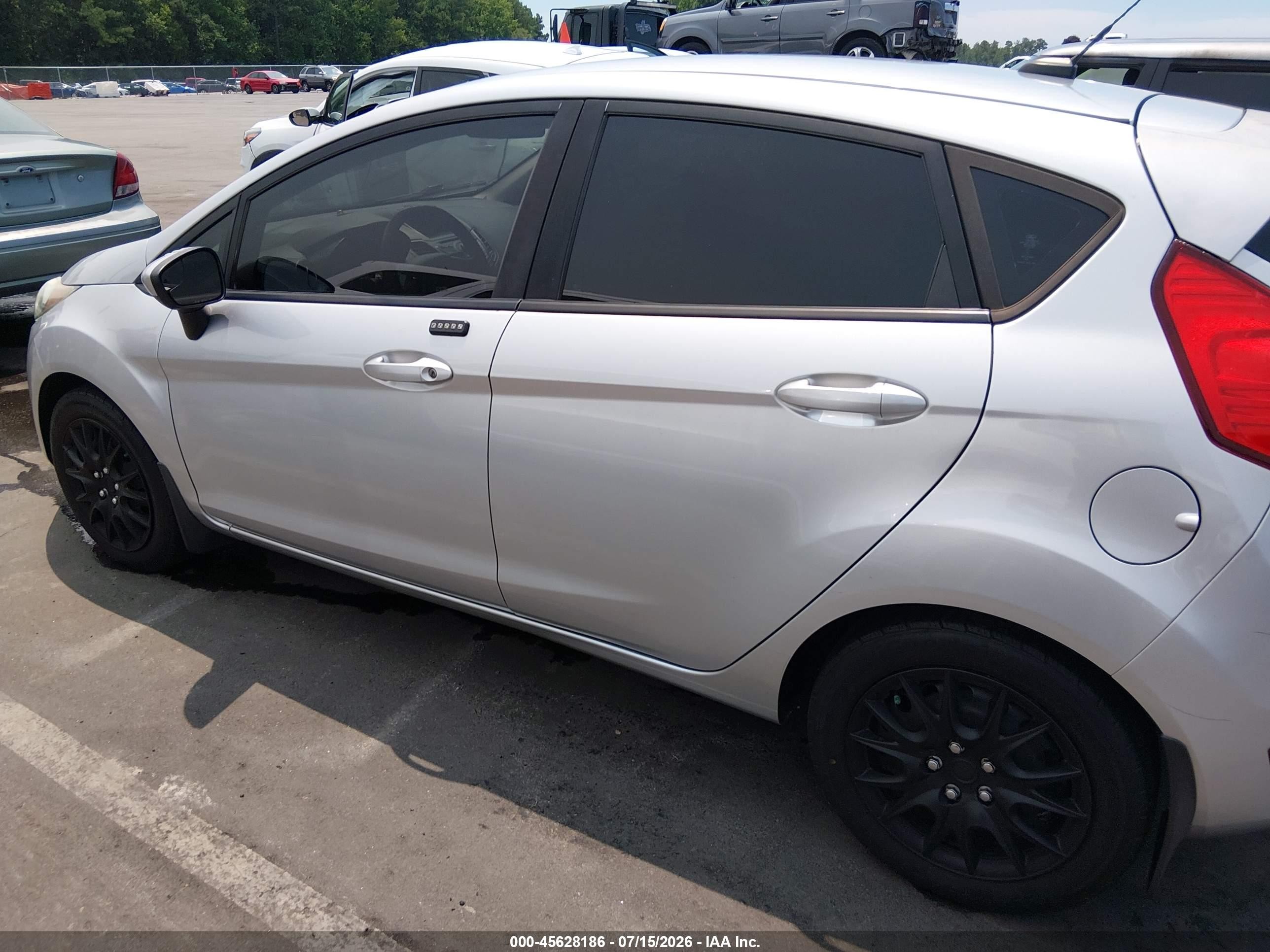 2014 Ford Fiesta S Silver vin: 3FADP4TJ8EM148173