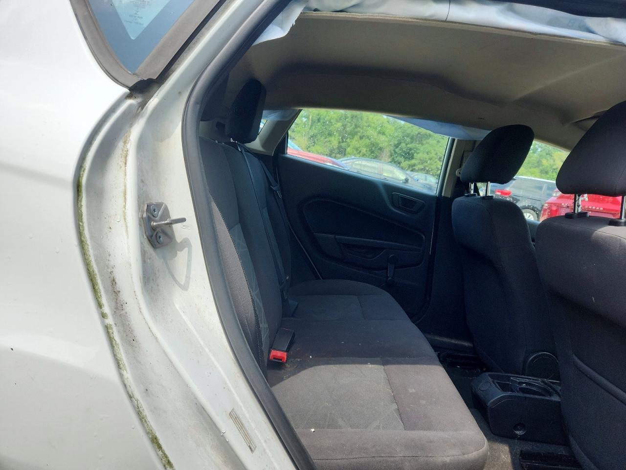 2014 Ford Fiesta S White vin: 3FADP4TJ8EM199687