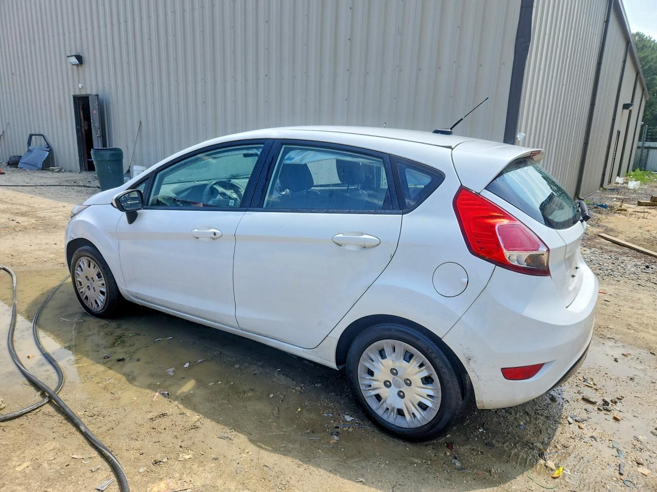 2014 Ford Fiesta S White vin: 3FADP4TJ8EM199687