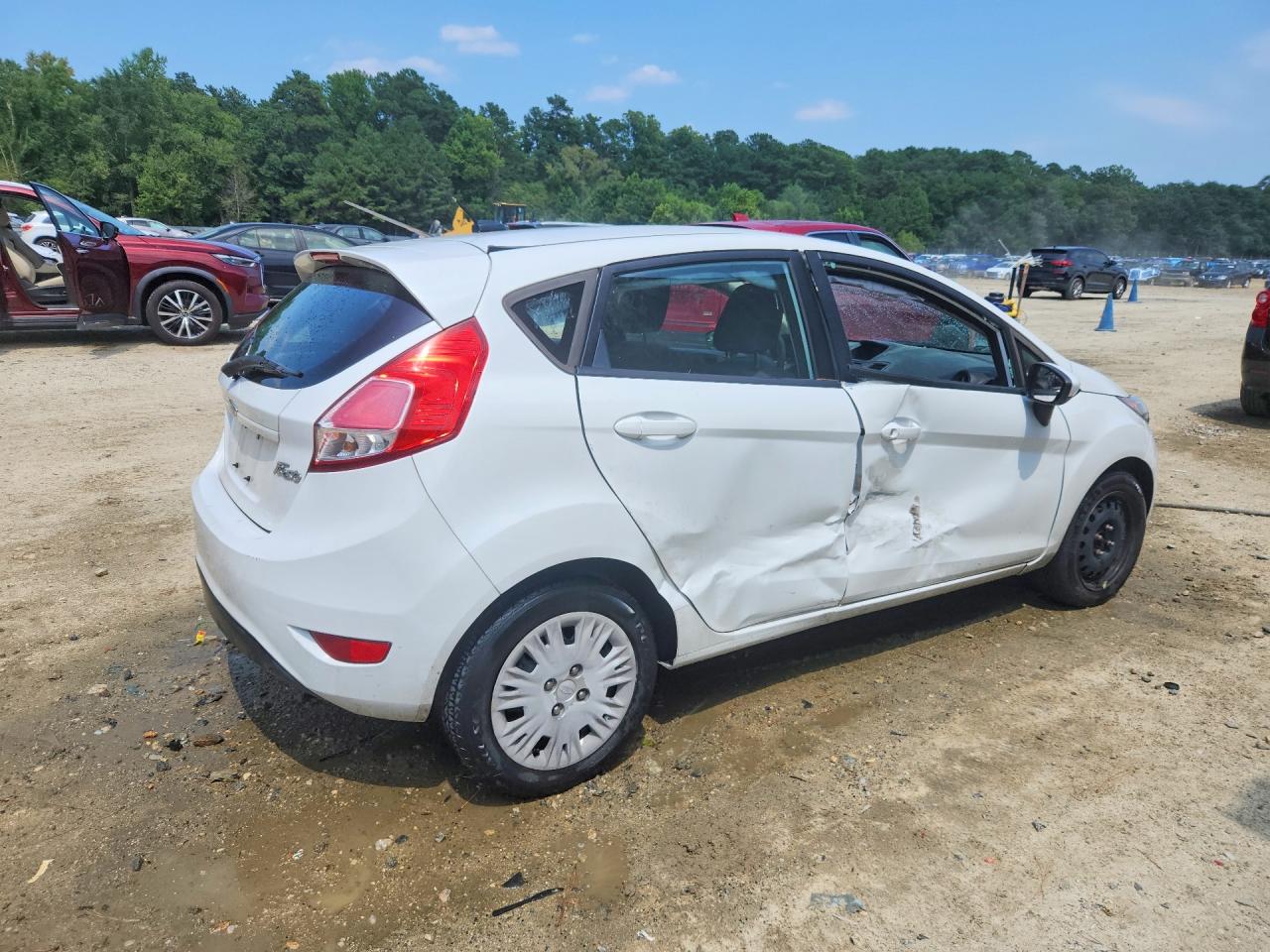 2014 Ford Fiesta S White vin: 3FADP4TJ8EM199687