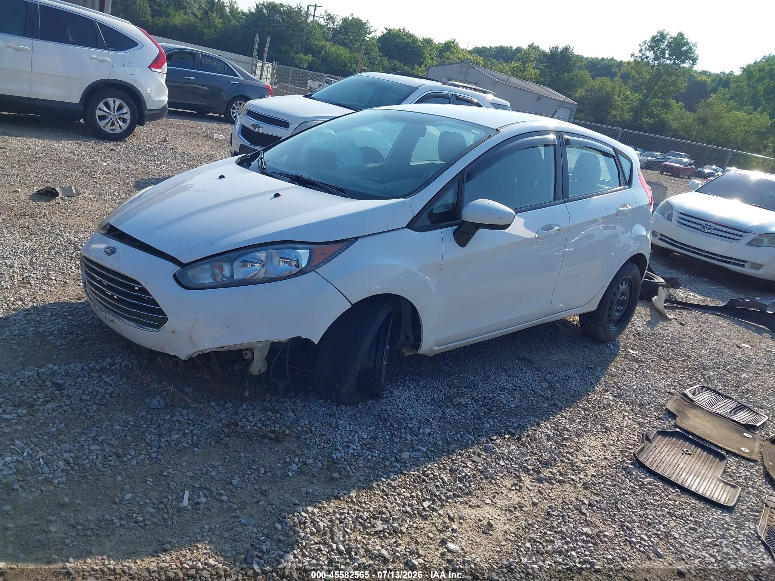 2015 Ford Fiesta S White vin: 3FADP4TJ9FM138656