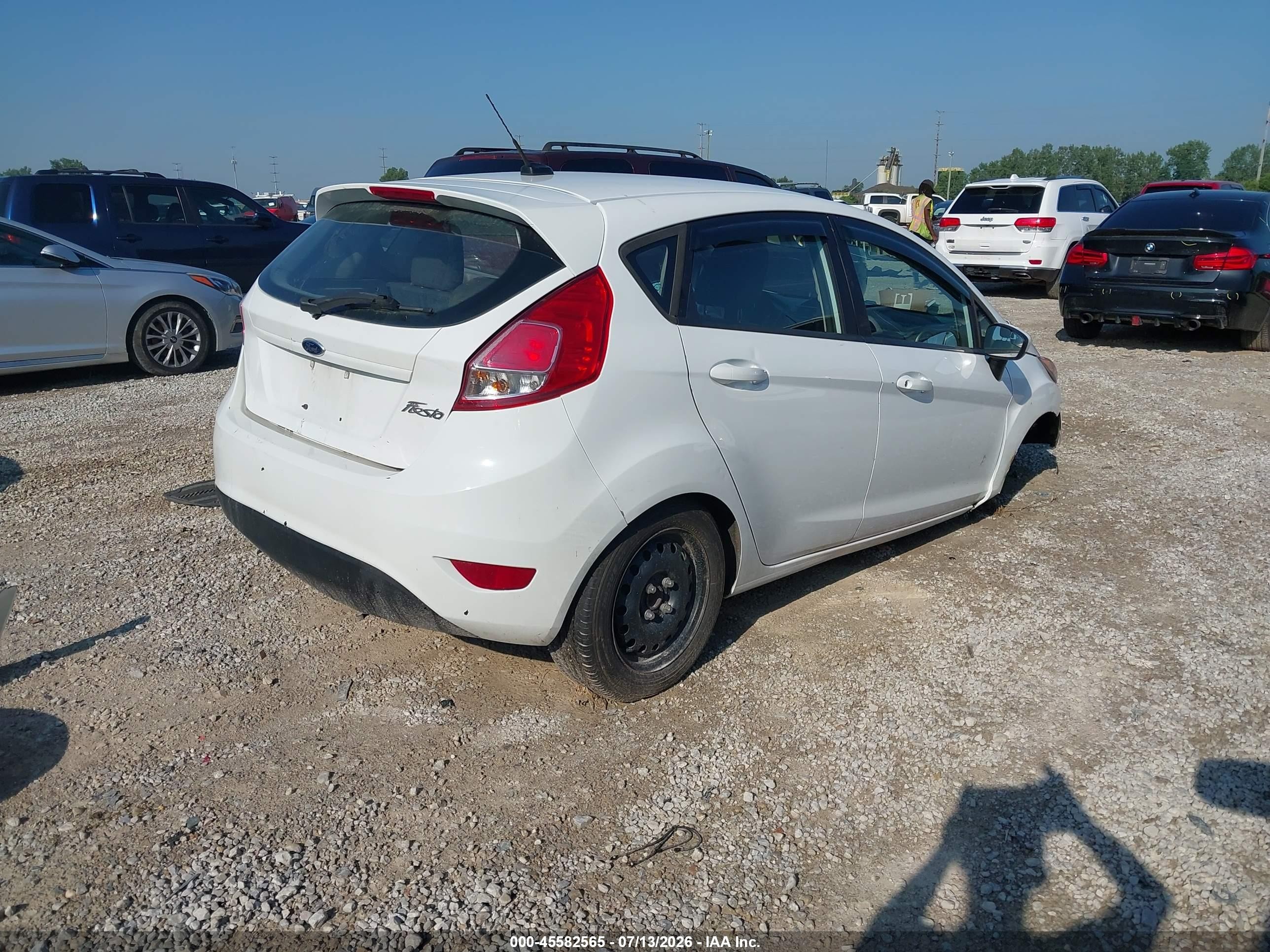 2015 Ford Fiesta S White vin: 3FADP4TJ9FM138656