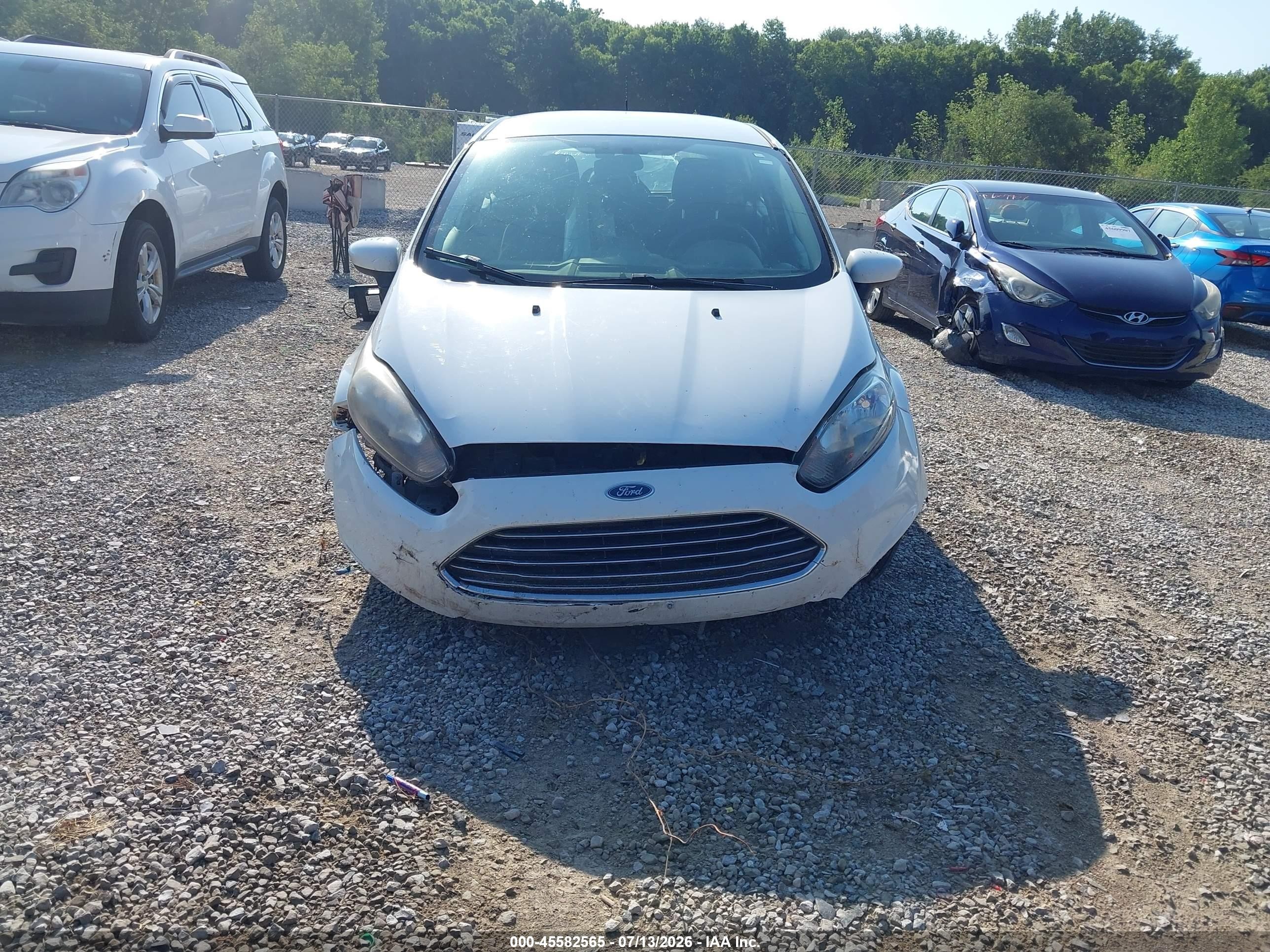 2015 Ford Fiesta S White vin: 3FADP4TJ9FM138656