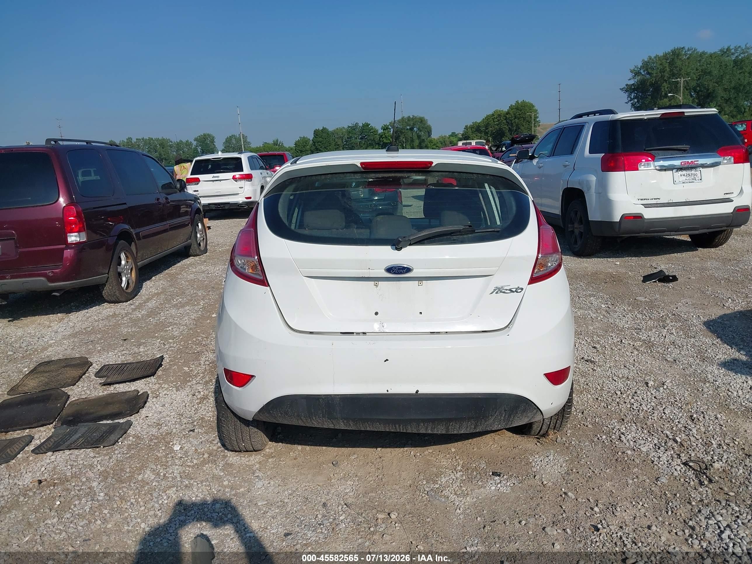 2015 Ford Fiesta S White vin: 3FADP4TJ9FM138656