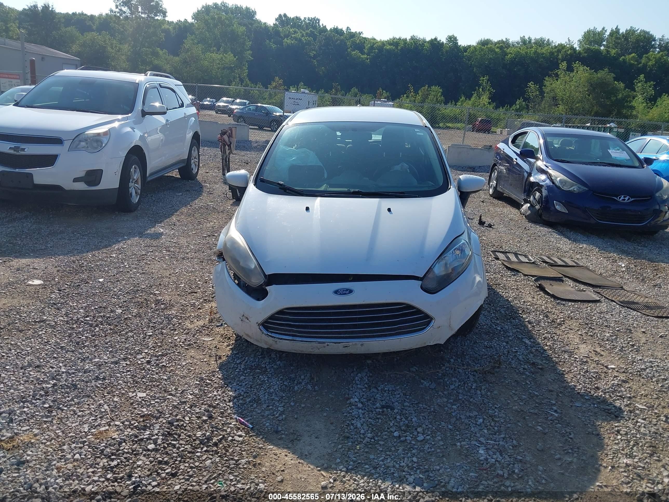 2015 Ford Fiesta S White vin: 3FADP4TJ9FM138656