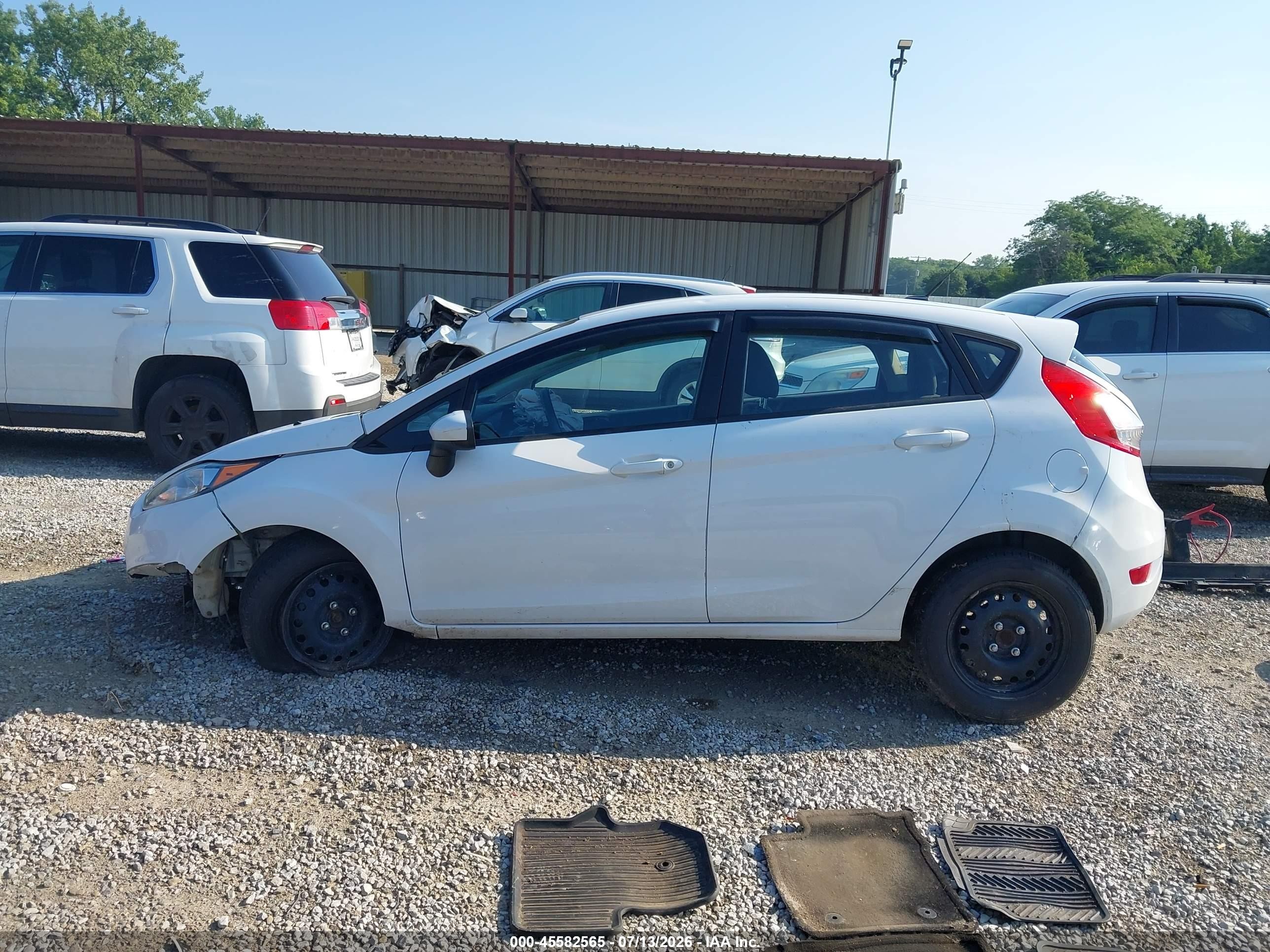 2015 Ford Fiesta S White vin: 3FADP4TJ9FM138656