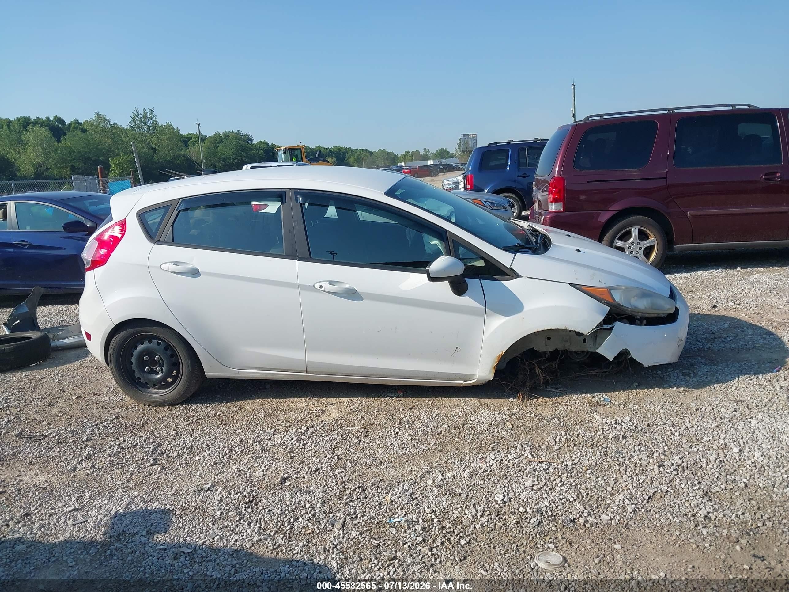 2015 Ford Fiesta S White vin: 3FADP4TJ9FM138656