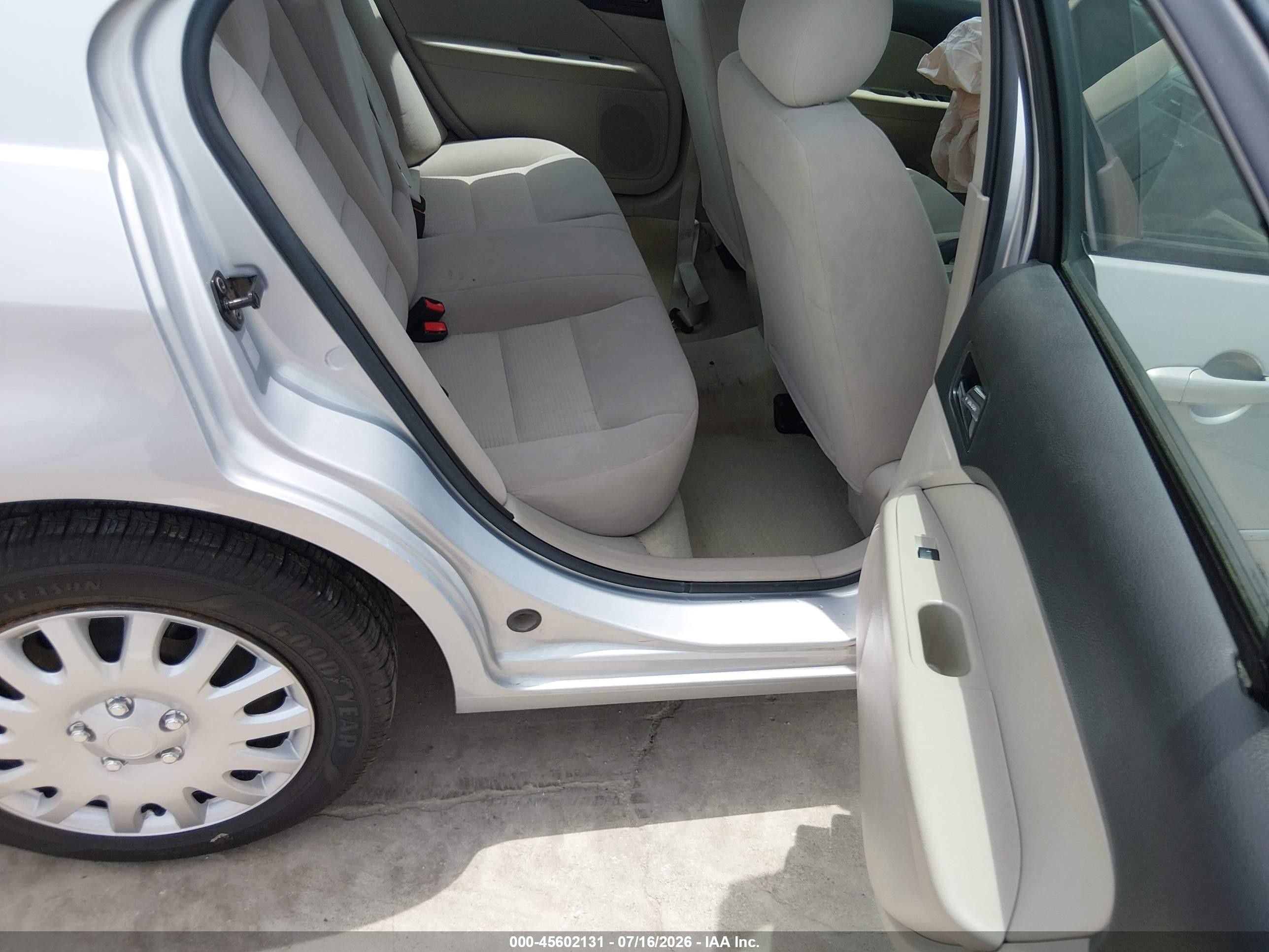 2006 Ford Fusion S Silver vin: 3FAFP06Z16R195245