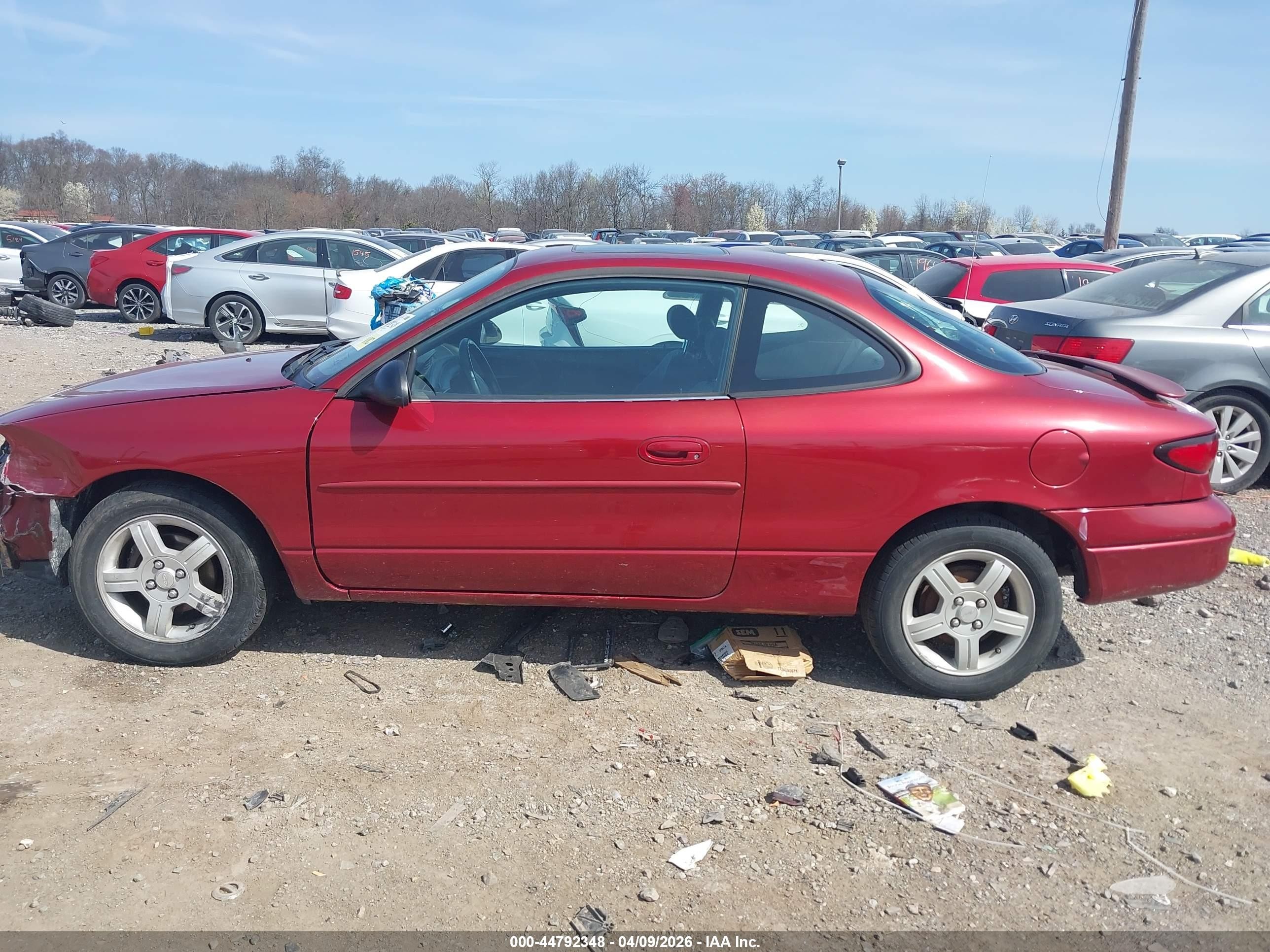 2003 Ford Zx2   Red vin: 3FAFP11333R102231