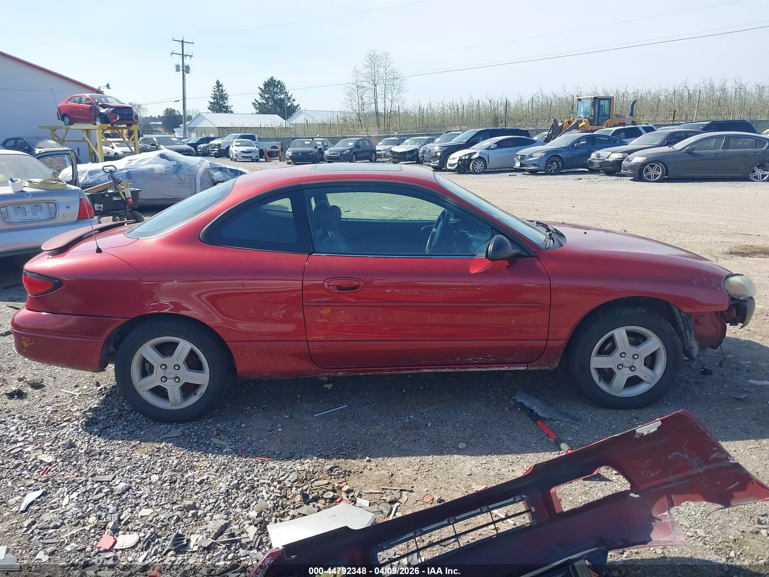 2003 Ford Zx2   Red vin: 3FAFP11333R102231