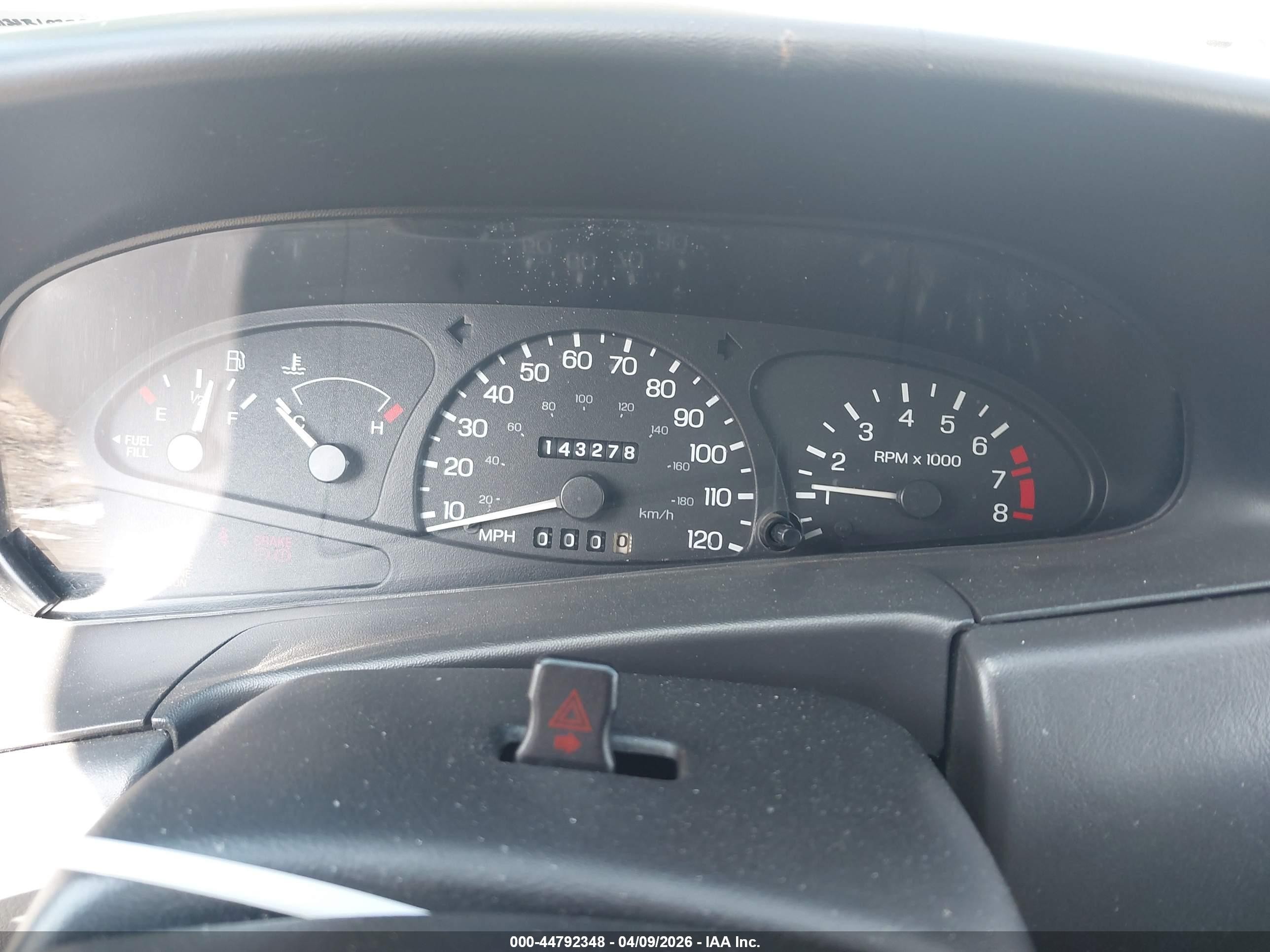 2003 Ford Zx2   Red vin: 3FAFP11333R102231