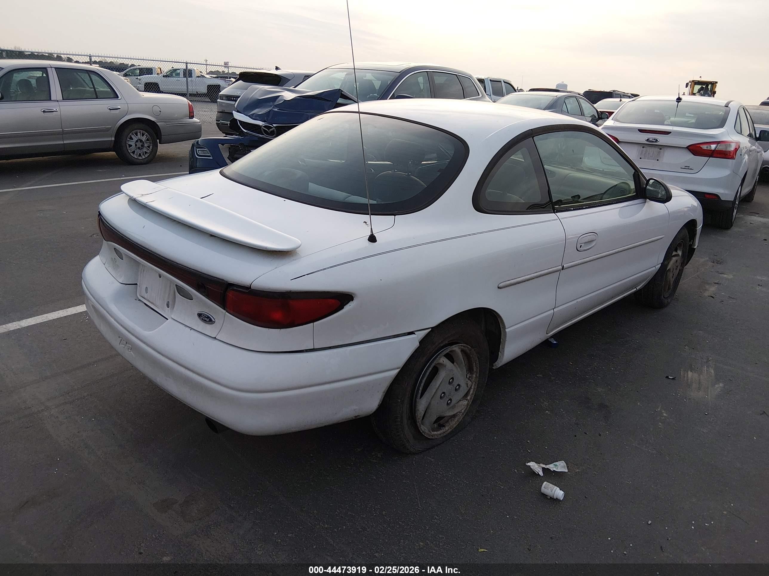 2001 Ford Escort Zx2 Белый vin: 3FAFP113X1R200203