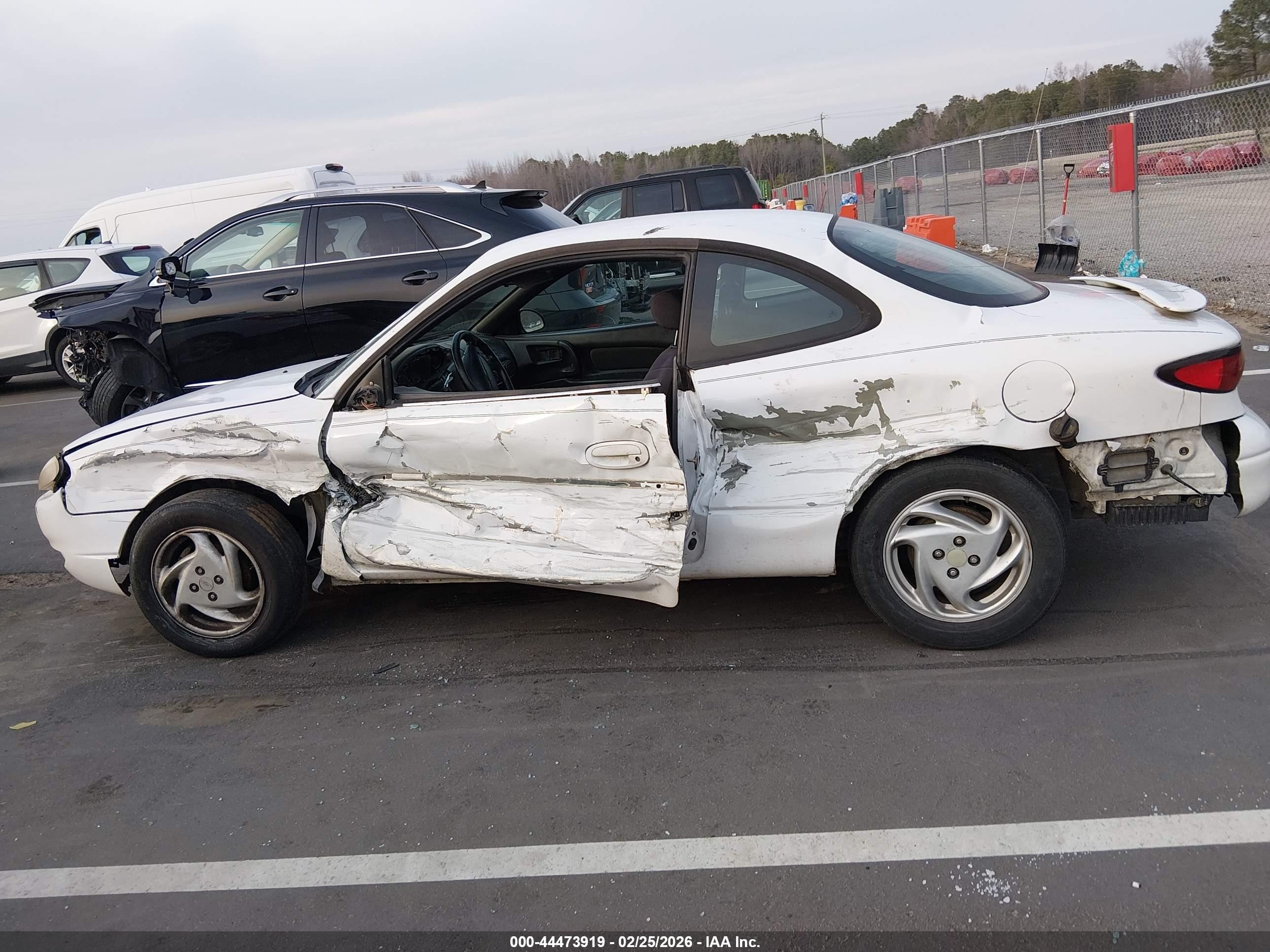 2001 Ford Escort Zx2 Белый vin: 3FAFP113X1R200203