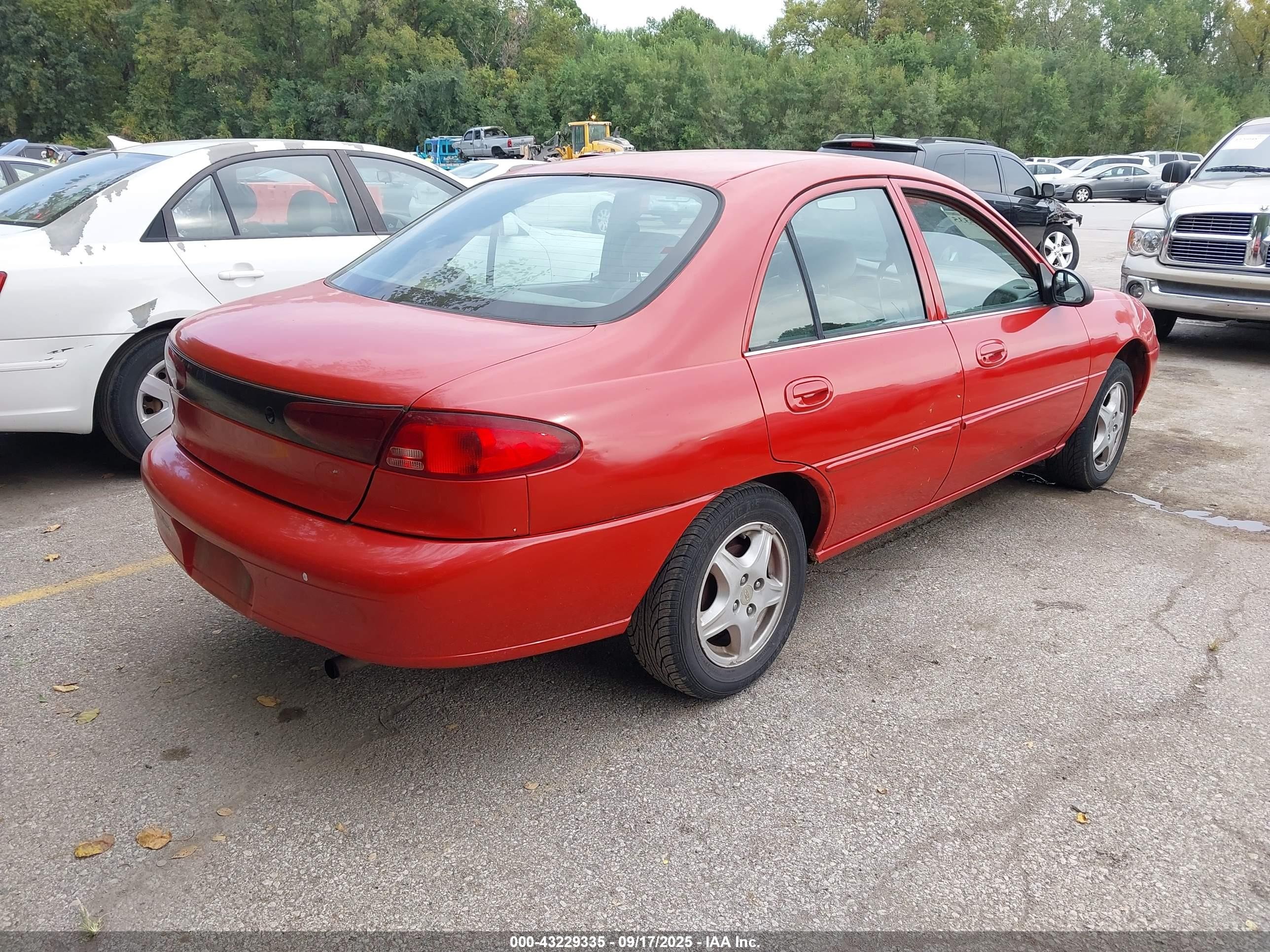 2000 Ford Escort   Red vin: 3FAFP13P2YR167076