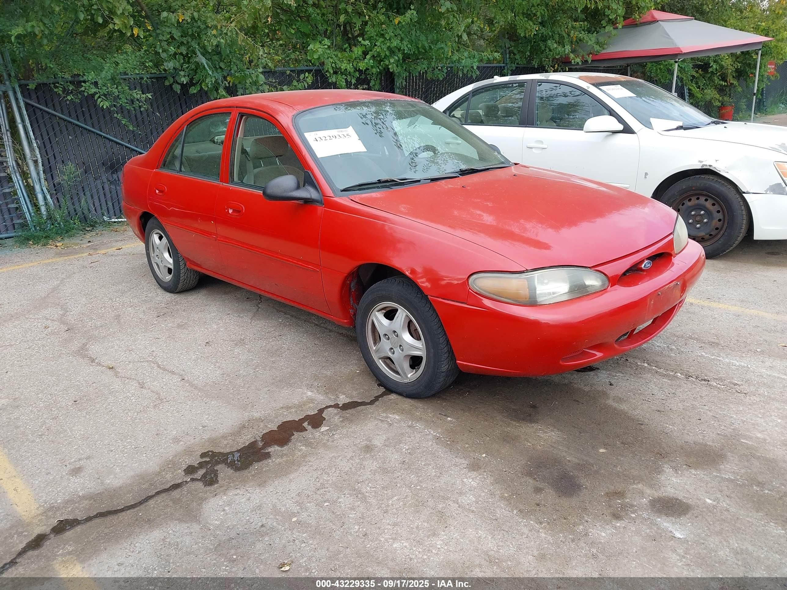2000 Ford Escort   Red vin: 3FAFP13P2YR167076