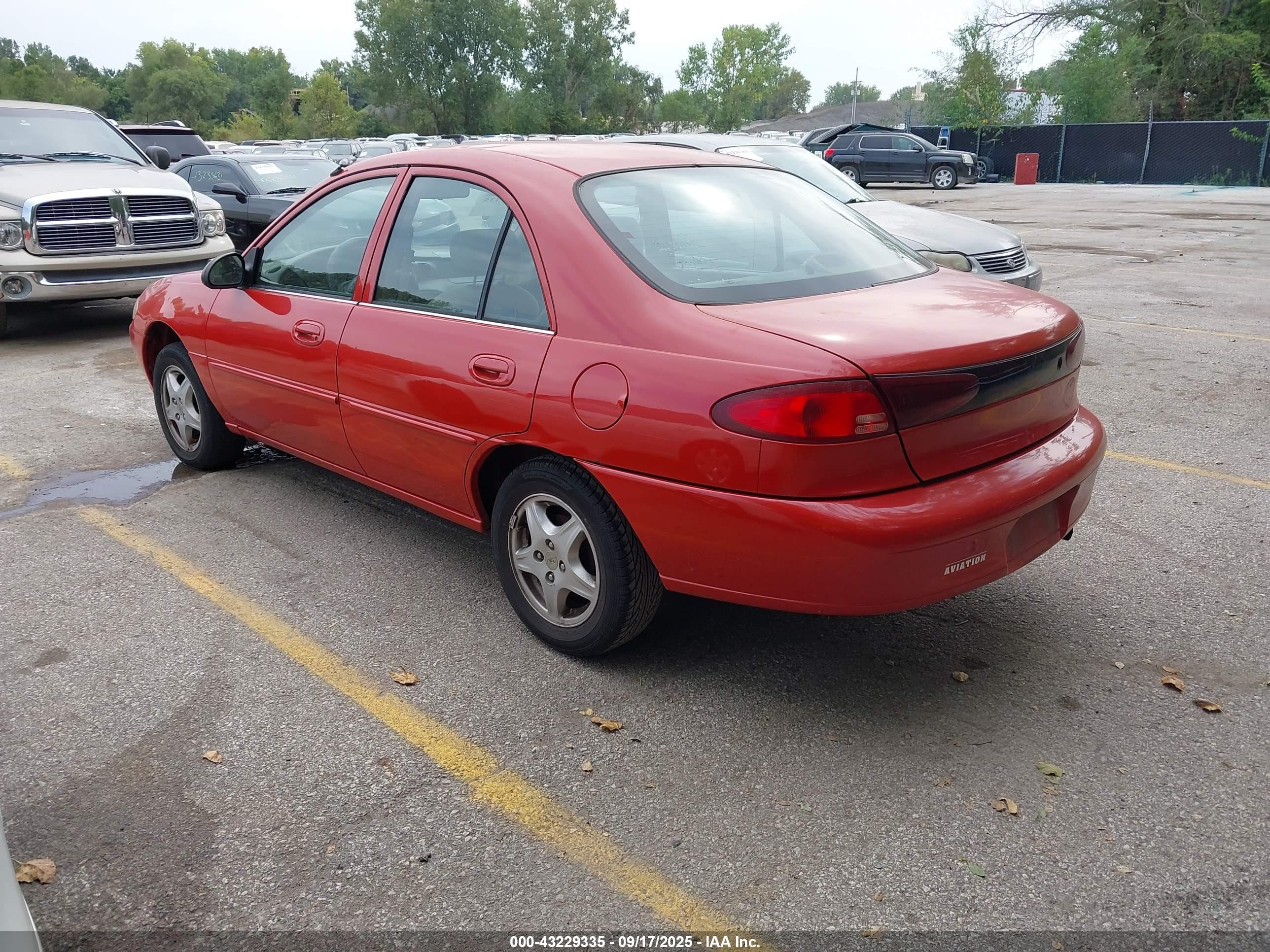 2000 Ford Escort   Red vin: 3FAFP13P2YR167076