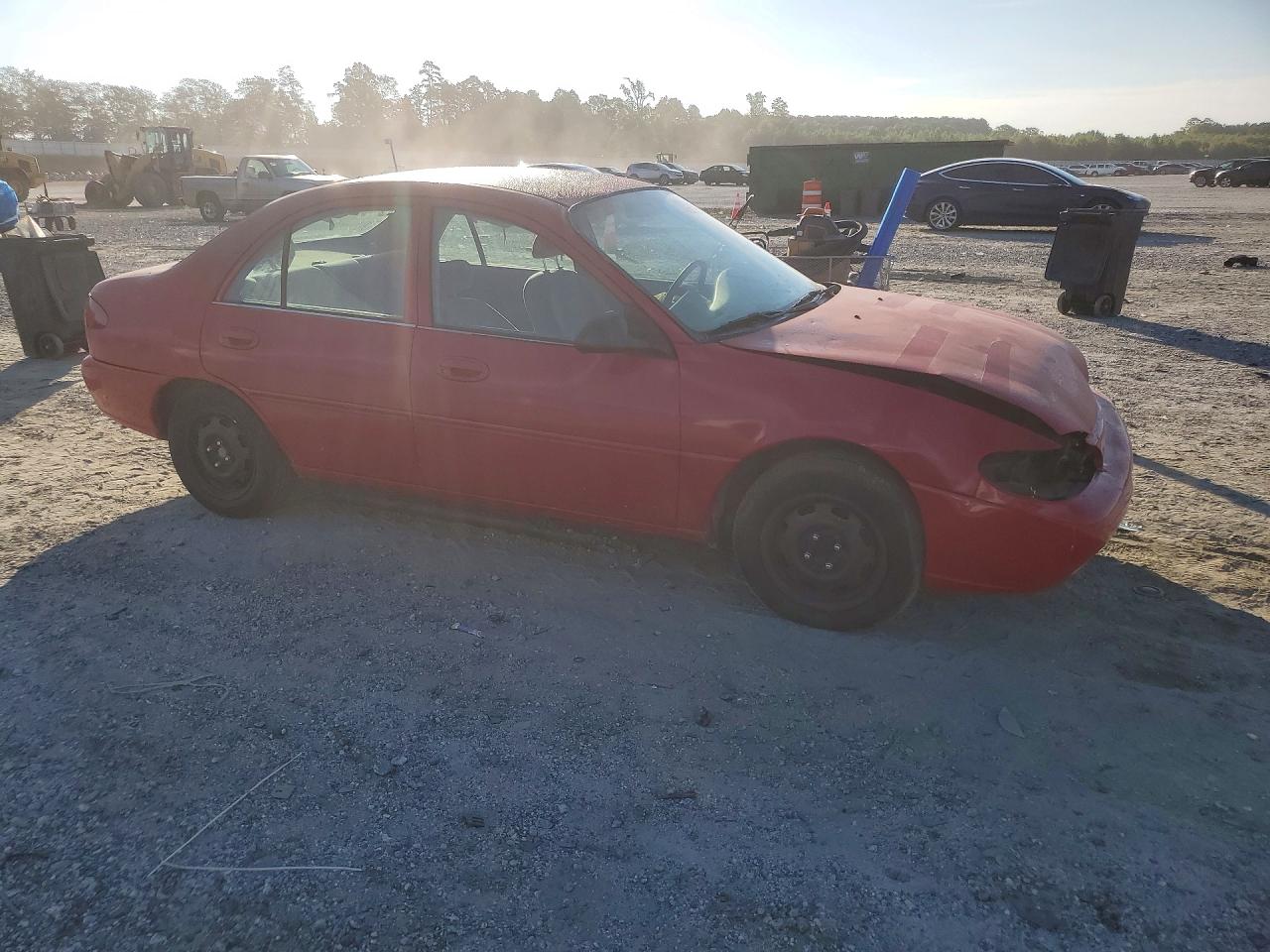 2000 Ford Escort Red vin: 3FAFP13P2YR189322