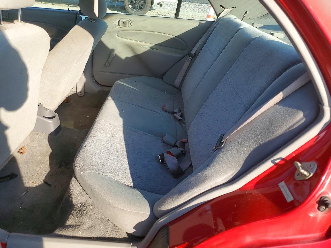 2000 Ford Escort Red vin: 3FAFP13P2YR189322