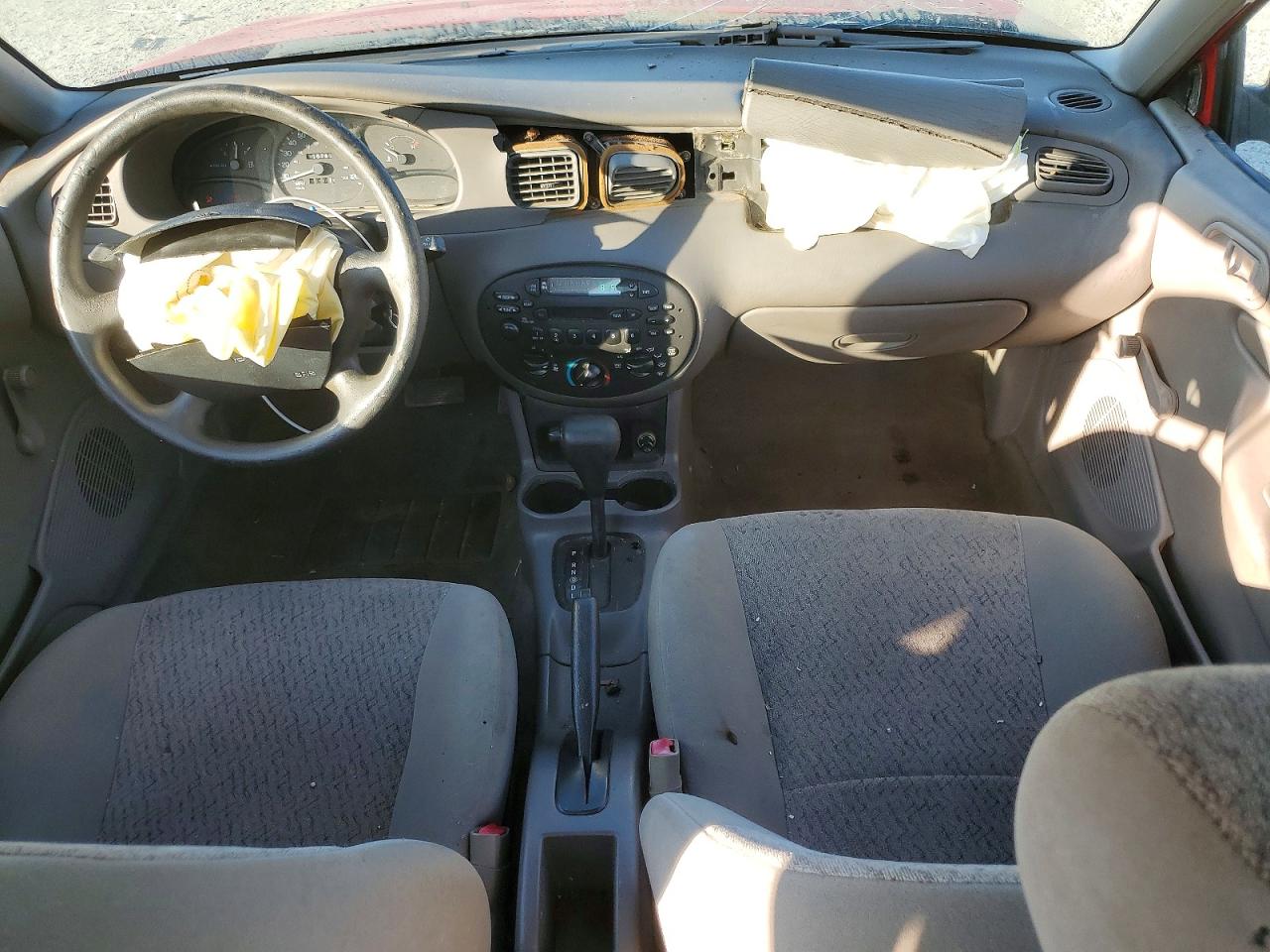 2000 Ford Escort Red vin: 3FAFP13P2YR189322