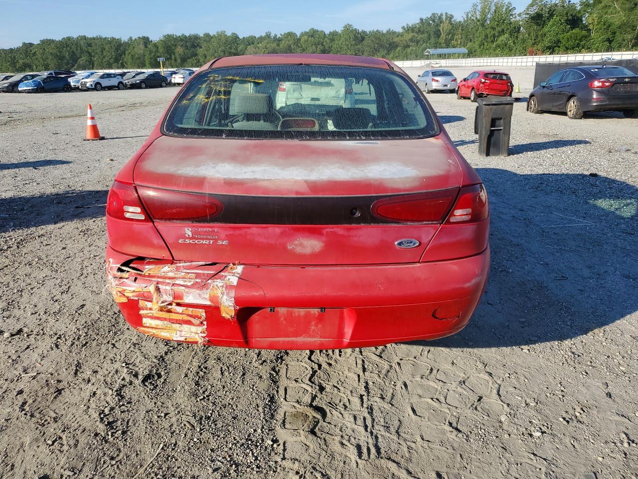 2000 Ford Escort Red vin: 3FAFP13P2YR189322