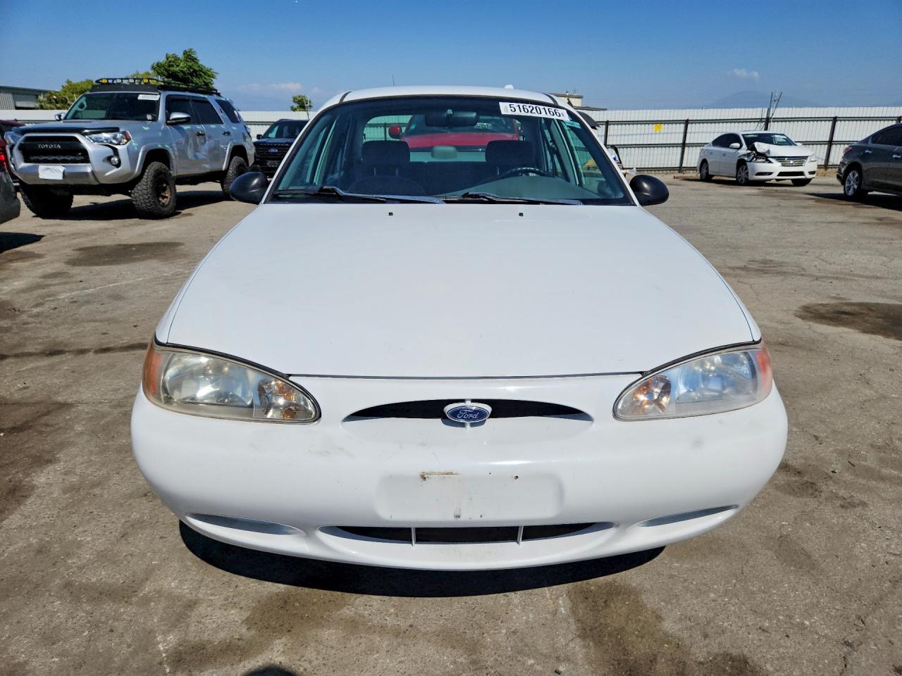 2000 Ford Escort White vin: 3FAFP13P2YR235022